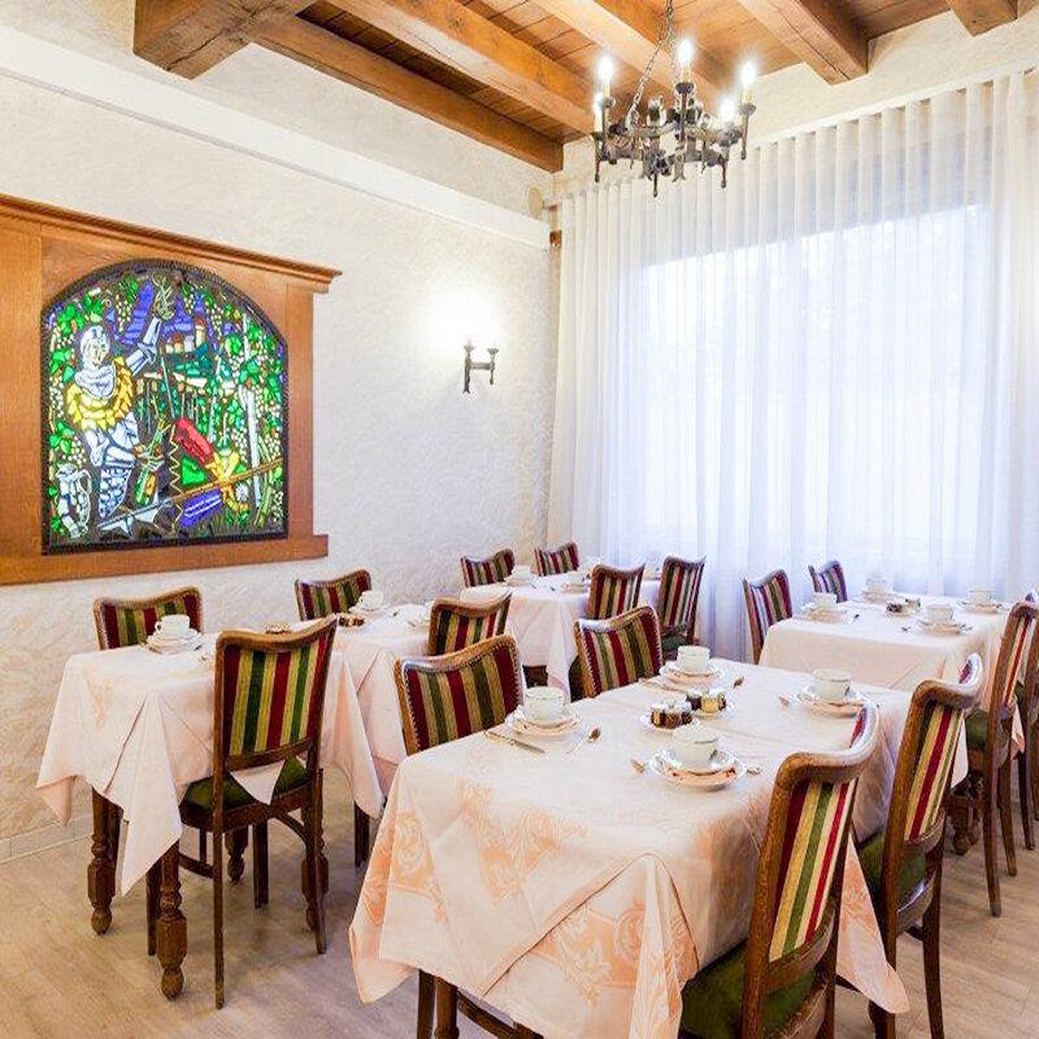 Voir la diapositive 2 : Smartbox 2 jours en hôtel de charme avec dîner et verre de crémant près de colmar - coffret cadeau séjour