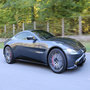Voir la diapositive 3 : Smartbox Stage de pilotage : 5 tours sur le circuit de Nogaro en Aston Martin V8 Vantage - Coffret Cadeau Sport & Aventure