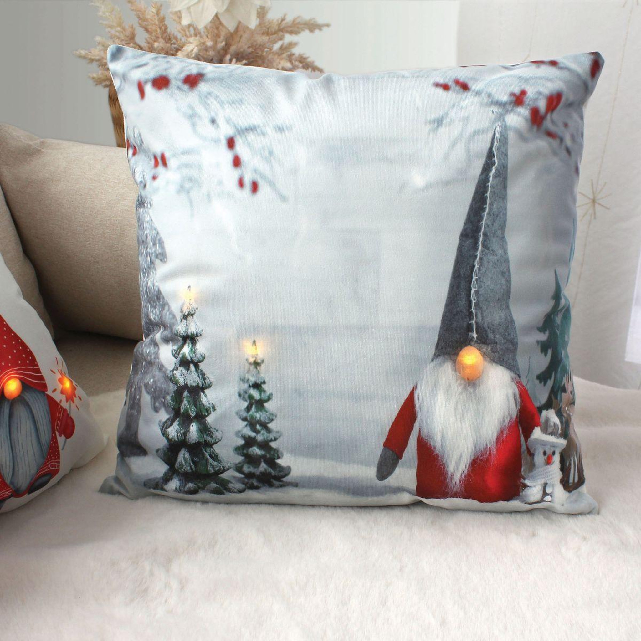Voir la diapositive 3 : ENJOY HOME Coussin déco de noël led  gnome  40x40cm multicolore