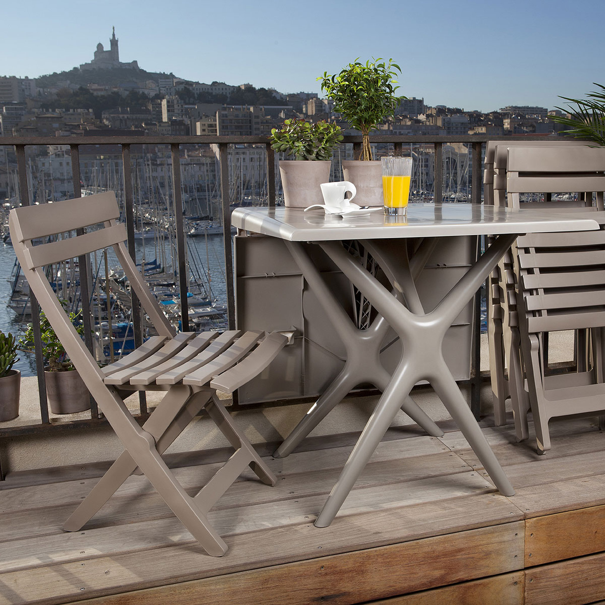 Voir la diapositive 2 : GROSFILLEX Chaise de jardin pliante - Résine - Taupe - MIAMI