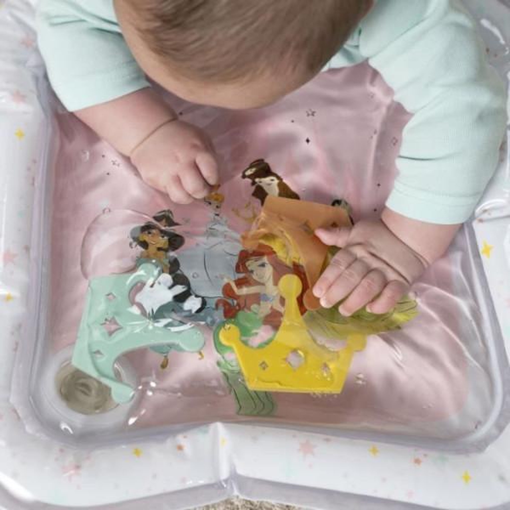 Voir la diapositive 4 : Bright Starts Tapis d'eau bébé - DISNEY BABY - PRINCESSES - Jeu sensoriel et d'éveil - Gonflable - Des la naissance - Facile a nettoyer