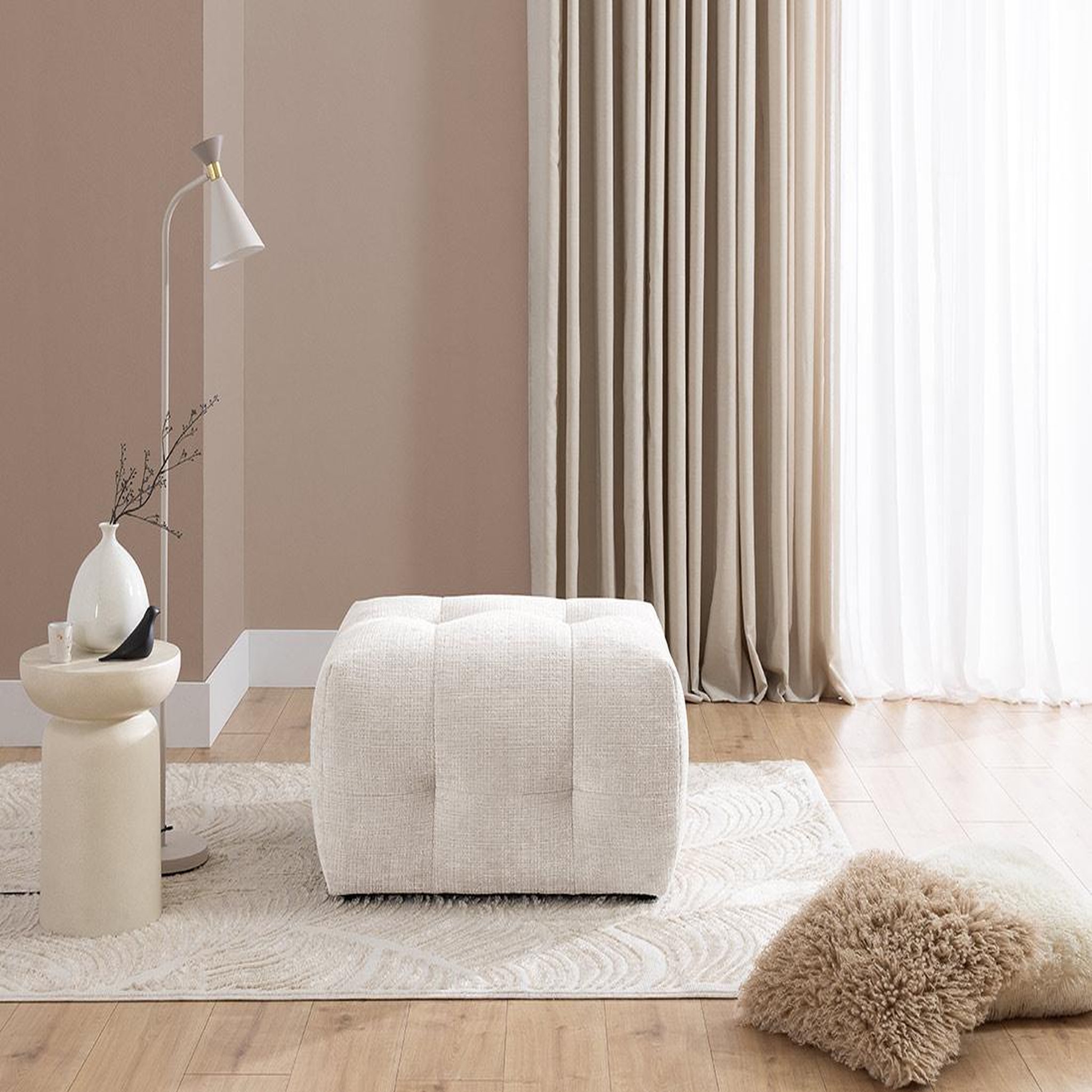 Voir la diapositive 4 : BEST MOBILIER Diane - pouf en velours texturé