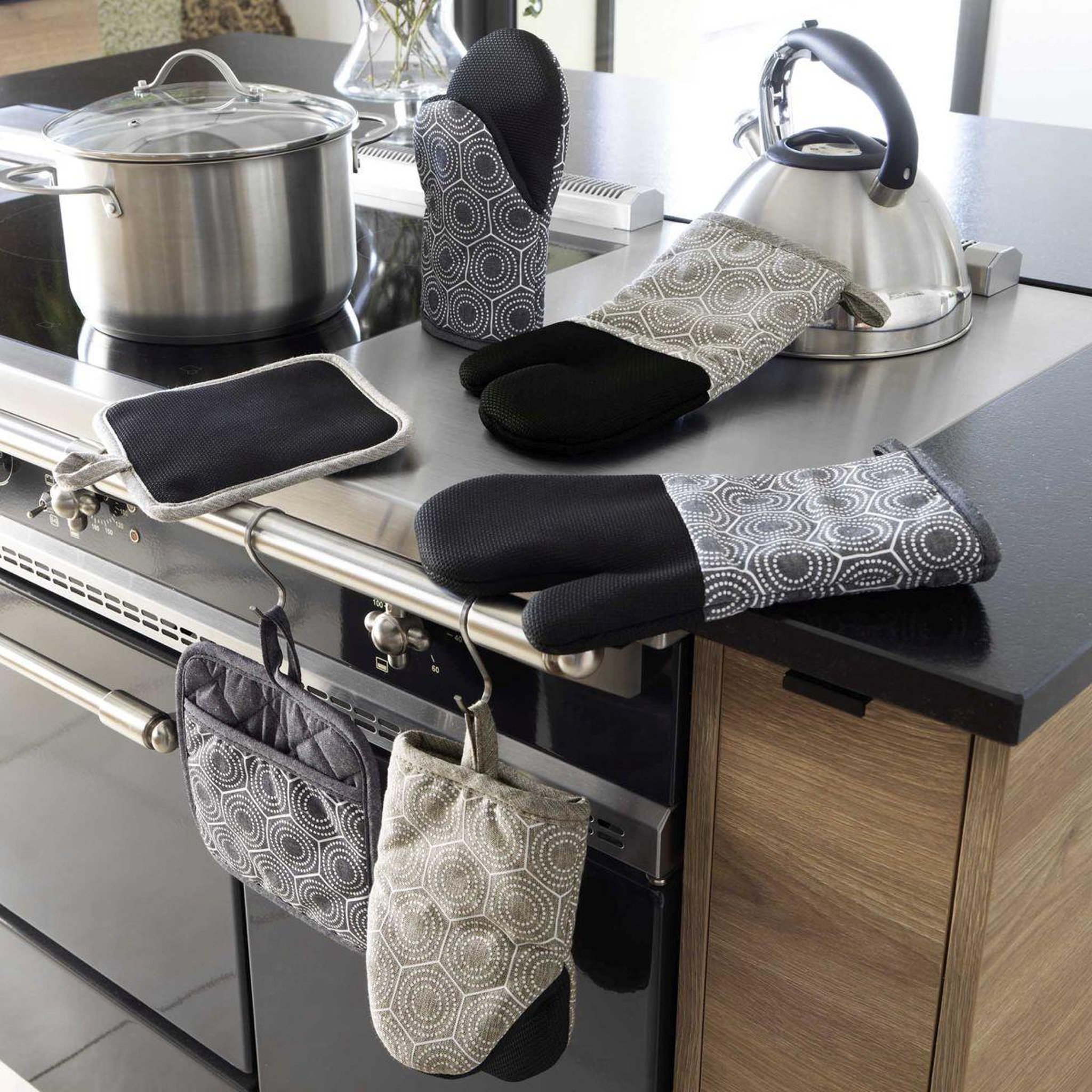 Voir la diapositive 3 : Douceur d'Intérieur Gant de cuisine à pince  alveis  24cm anthracite