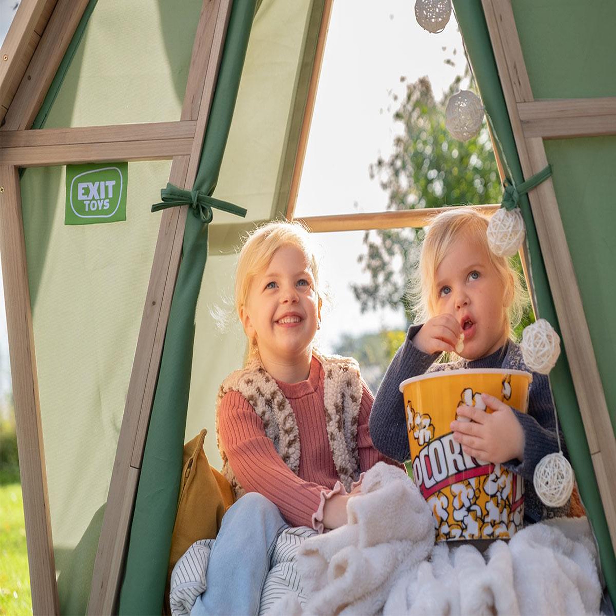 Voir la diapositive 5 : EXIT TOYS Maisonnette en bois pour enfants Yuki 100 - Exit Toys