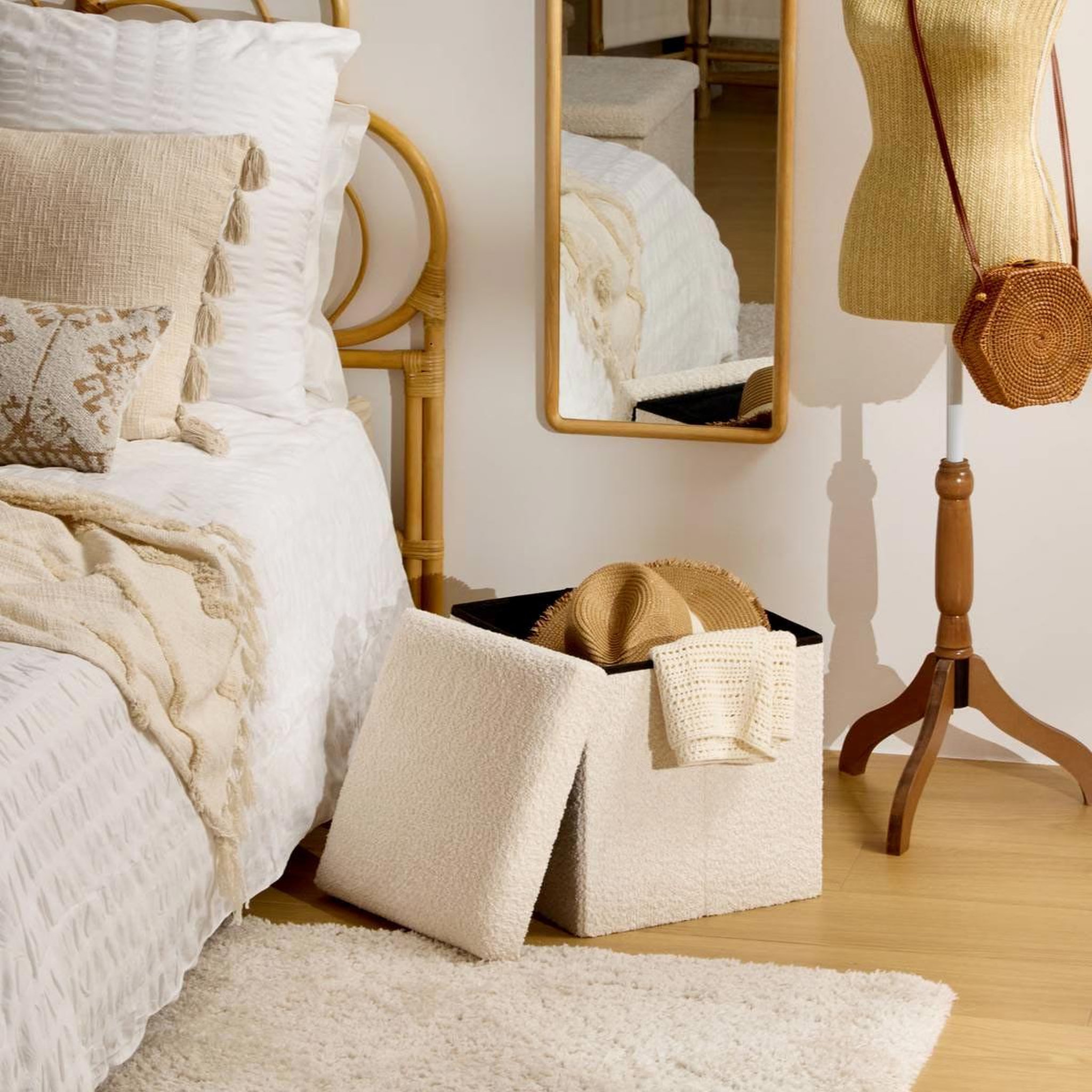 Voir la diapositive 4 : ATMOSPHERA Pouf coffre pliable  soana  38cm ivoire