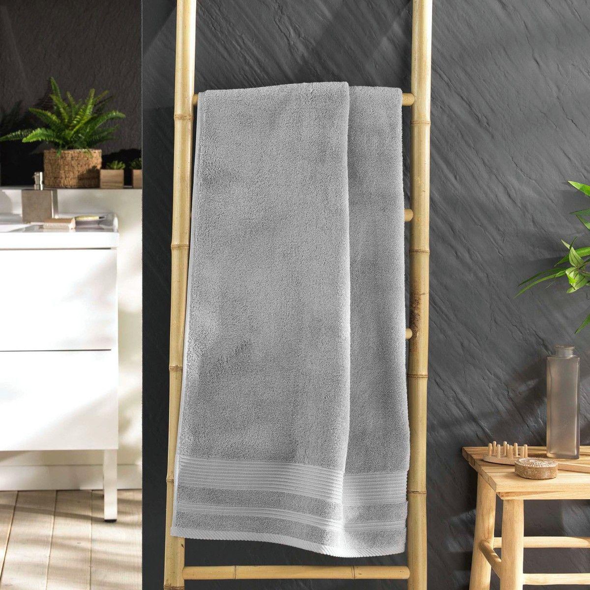 Voir la diapositive 3 : Douceur d'Intérieur Drap de douche  tendresse  70x130cm gris perle