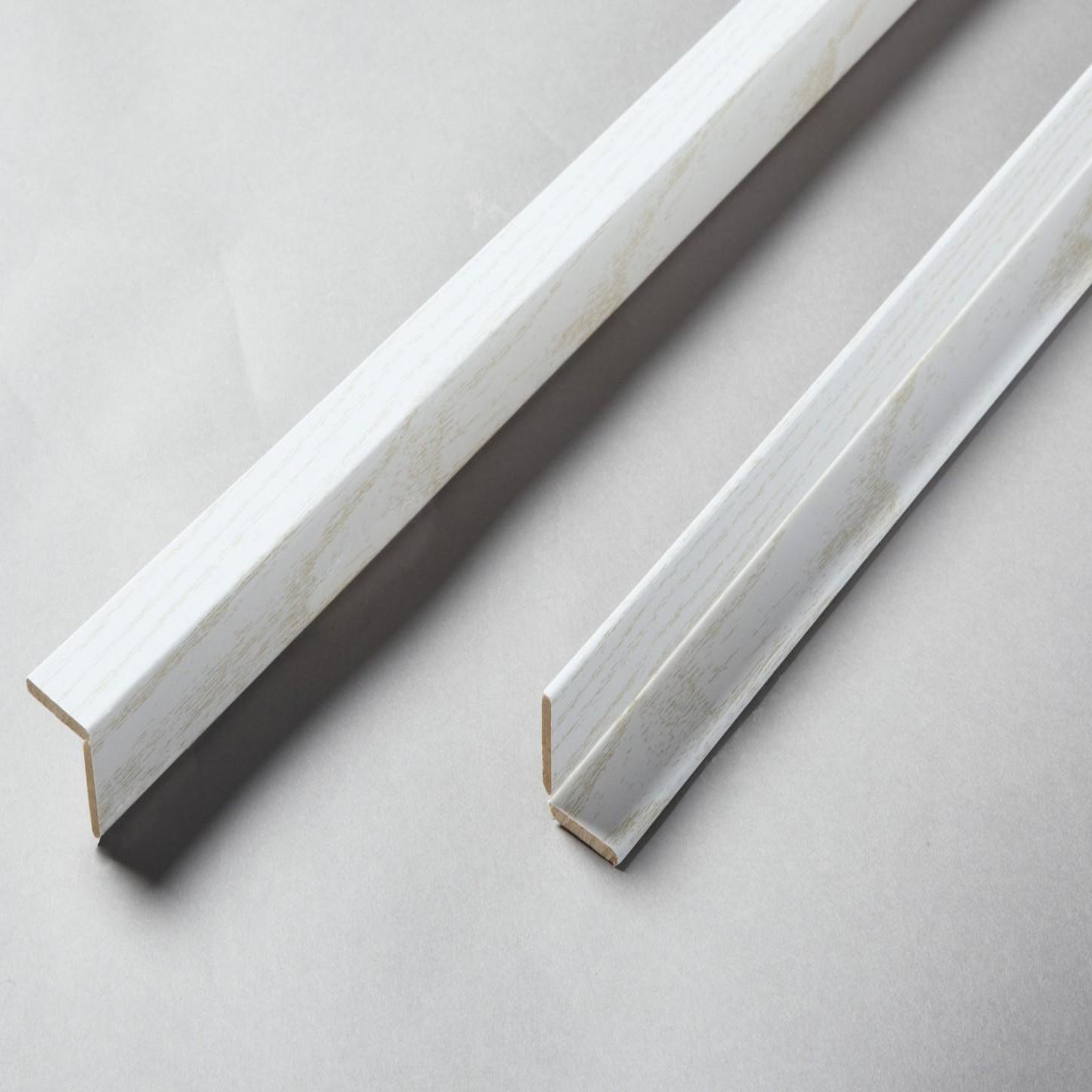 CENTRALE BRICO Angle intérieur / extérieur pour lambris revêtu 2.2 x 2.2 cm, l. 2.6 m