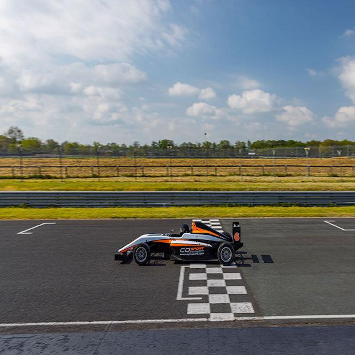 Smartbox Stage de pilotage monoplace : 10 à 14 tours sur circuit en Formule 4 Tatuus - Coffret Cadeau Sport & Aventure