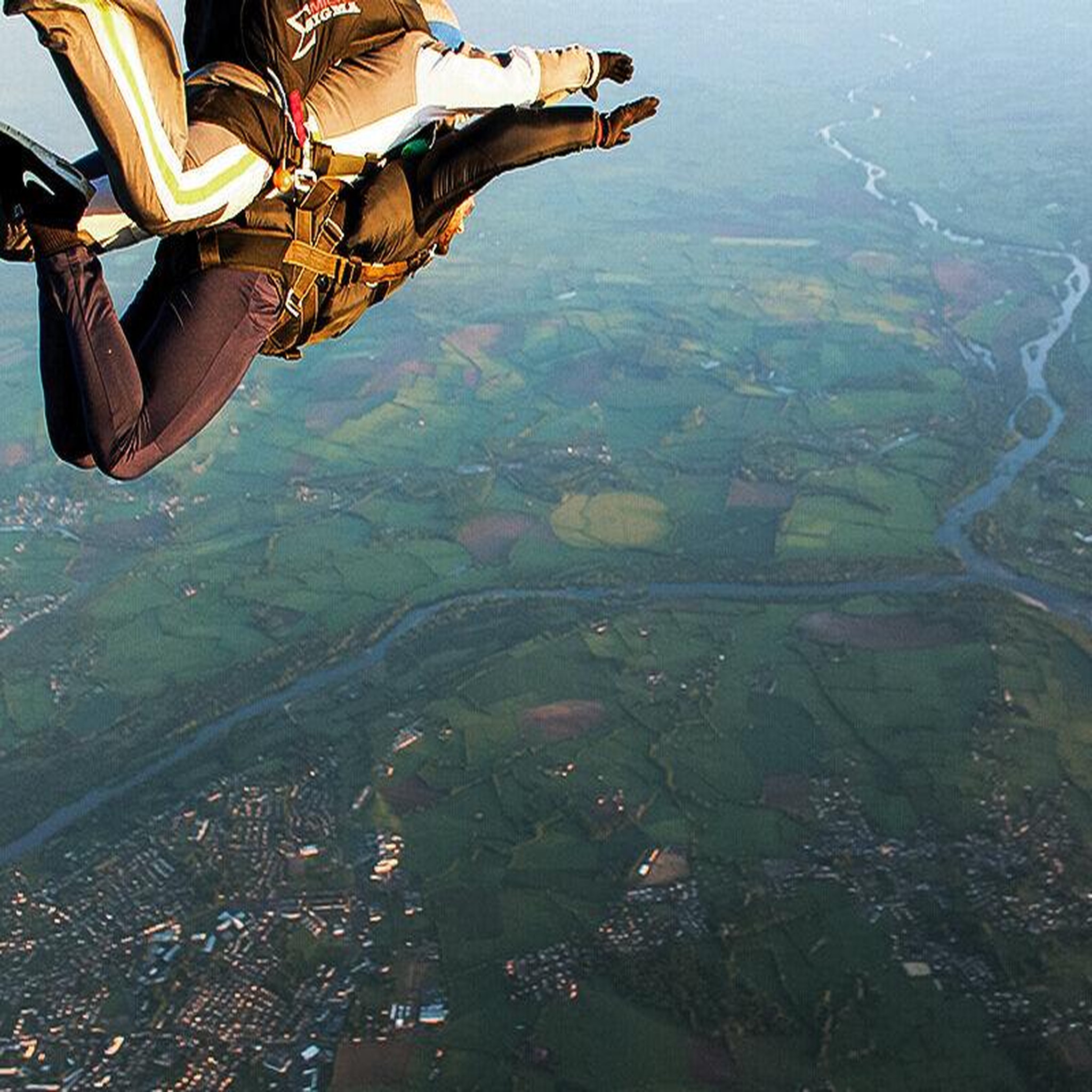 Voir la diapositive 4 : Smartbox Saut en parachute tandem - Coffret Cadeau Sport & Aventure