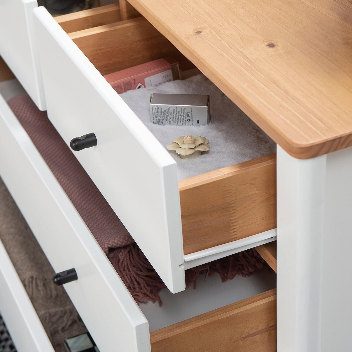 VS VENTA-STOCK Commode 5 tiroirs Luca dans les tiroirs Blanc/Chêne, 79 cm Longueur