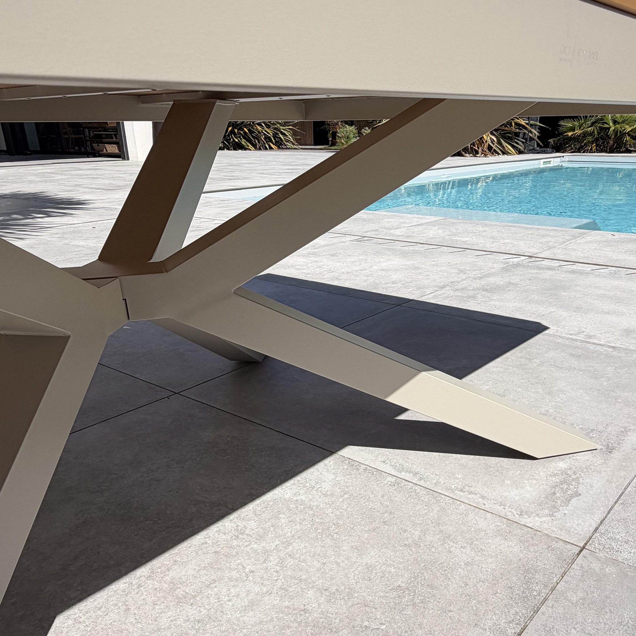 Voir la diapositive 6 : DCB GARDEN Table de jardin en alu plateau polywood aspect bois