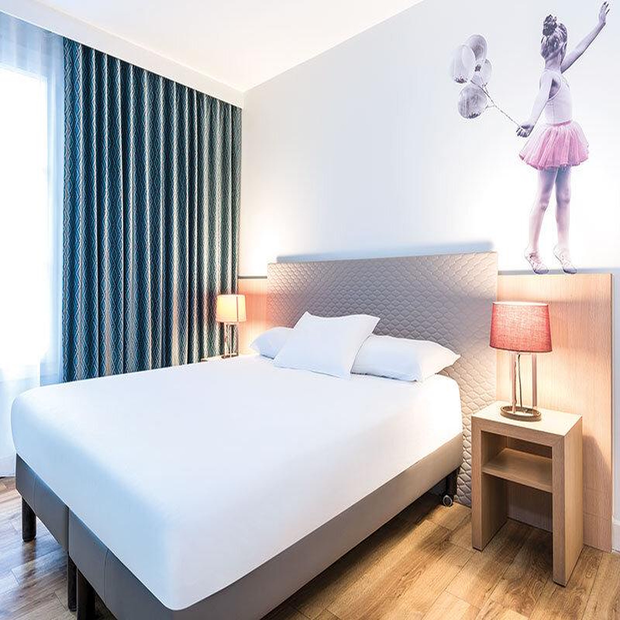 Voir la diapositive 3 : Smartbox Séjour de 2 jours en hôtel avec accès aux personnes à mobilité réduite - coffret cadeau séjour