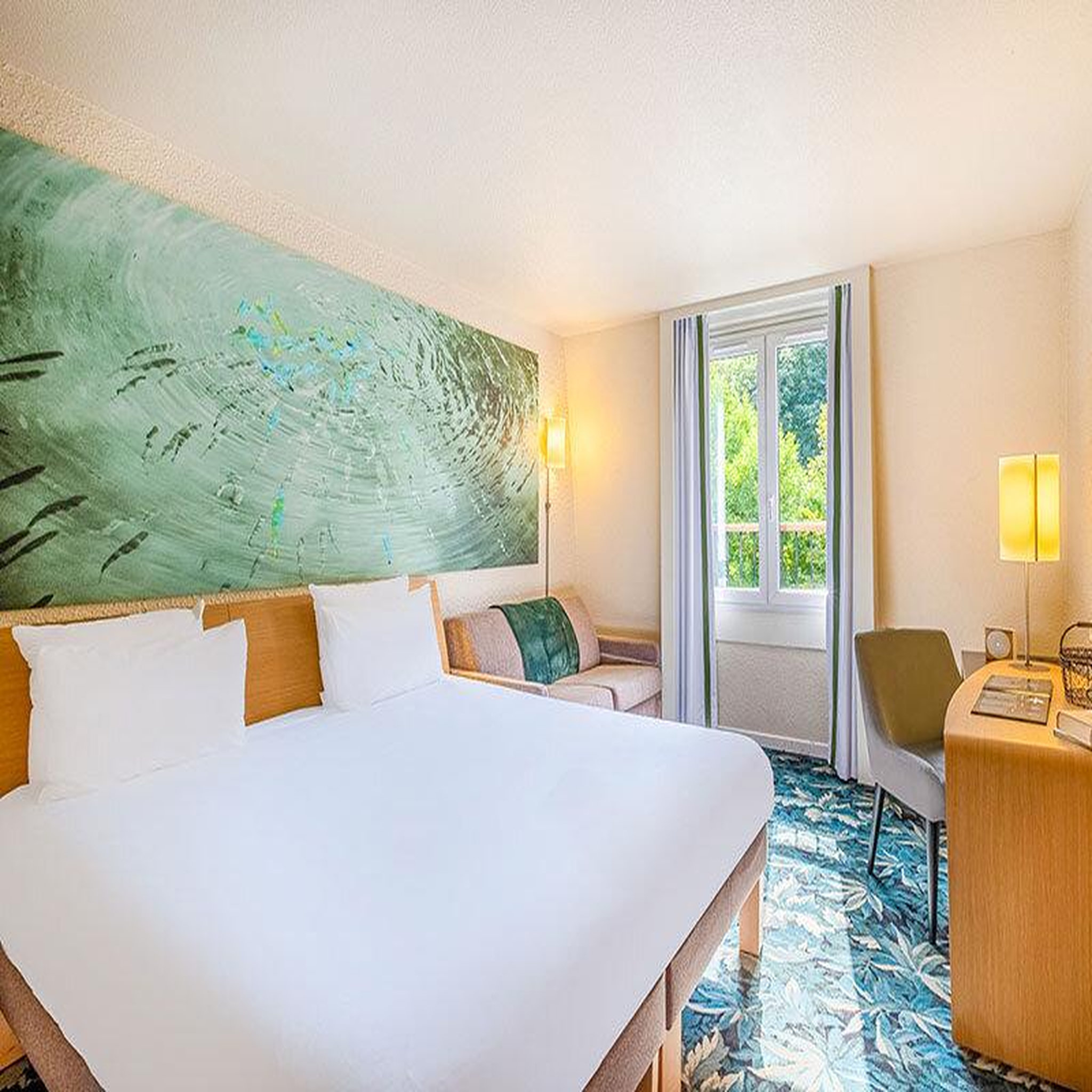 Voir la diapositive 2 : Smartbox 2 jours en hôtel 4* avec balade à cheval, piscine et sauna près de paris - coffret cadeau séjour