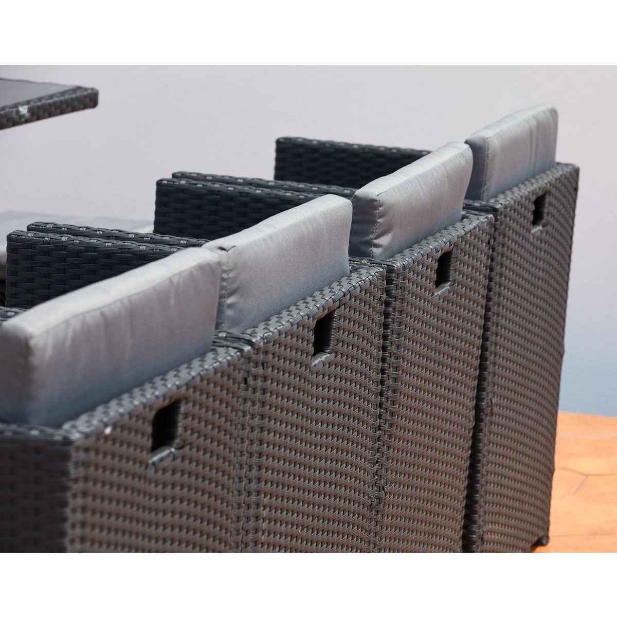 CONCEPT USINE Table et chaises 12 places encastrables en résine noir-gris MIAMI