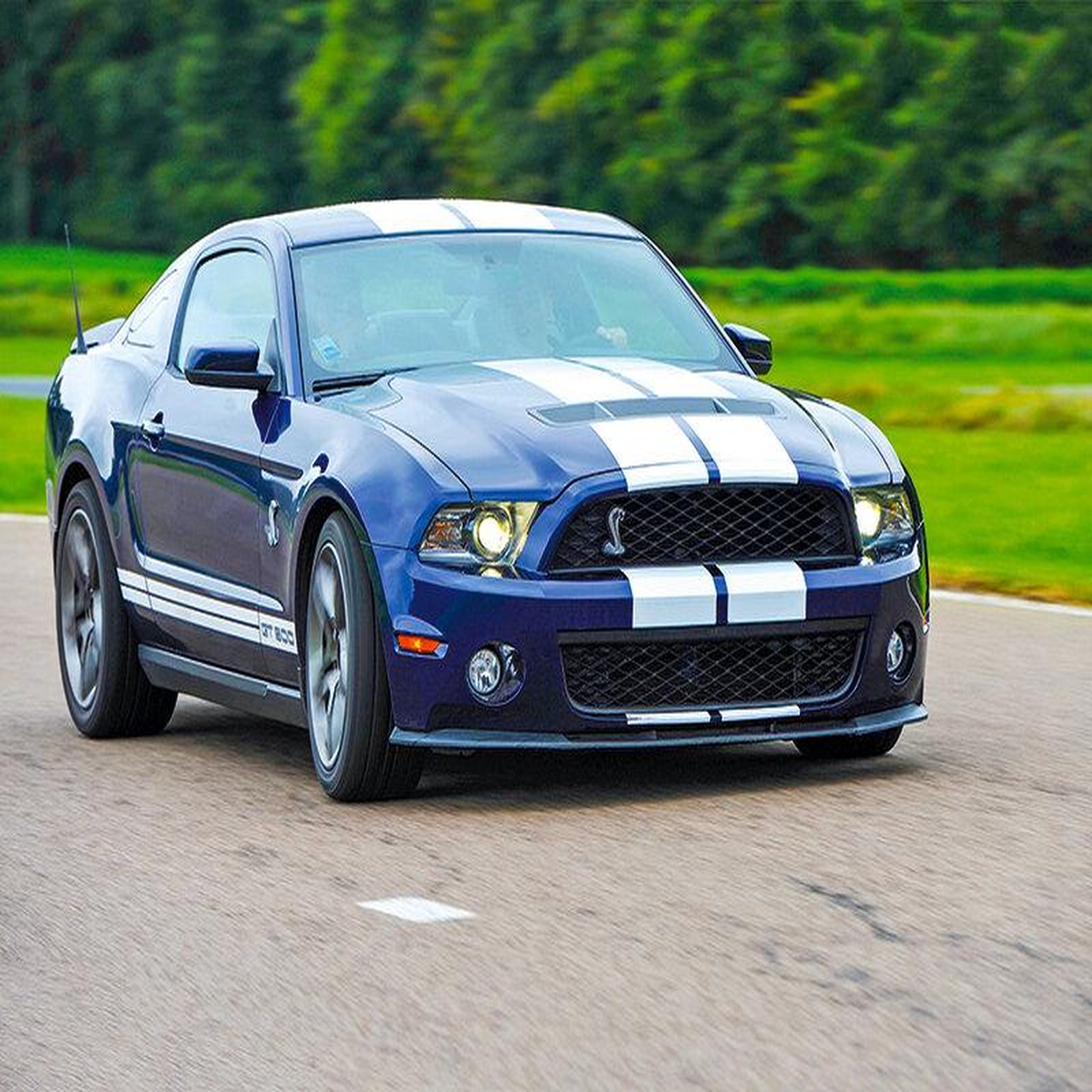 Voir la diapositive 4 : Smartbox Stage de pilotage : 5 tours sur le circuit de magny-cours en ford mustang shelby gt500 - coffret cadeau sport & aventure