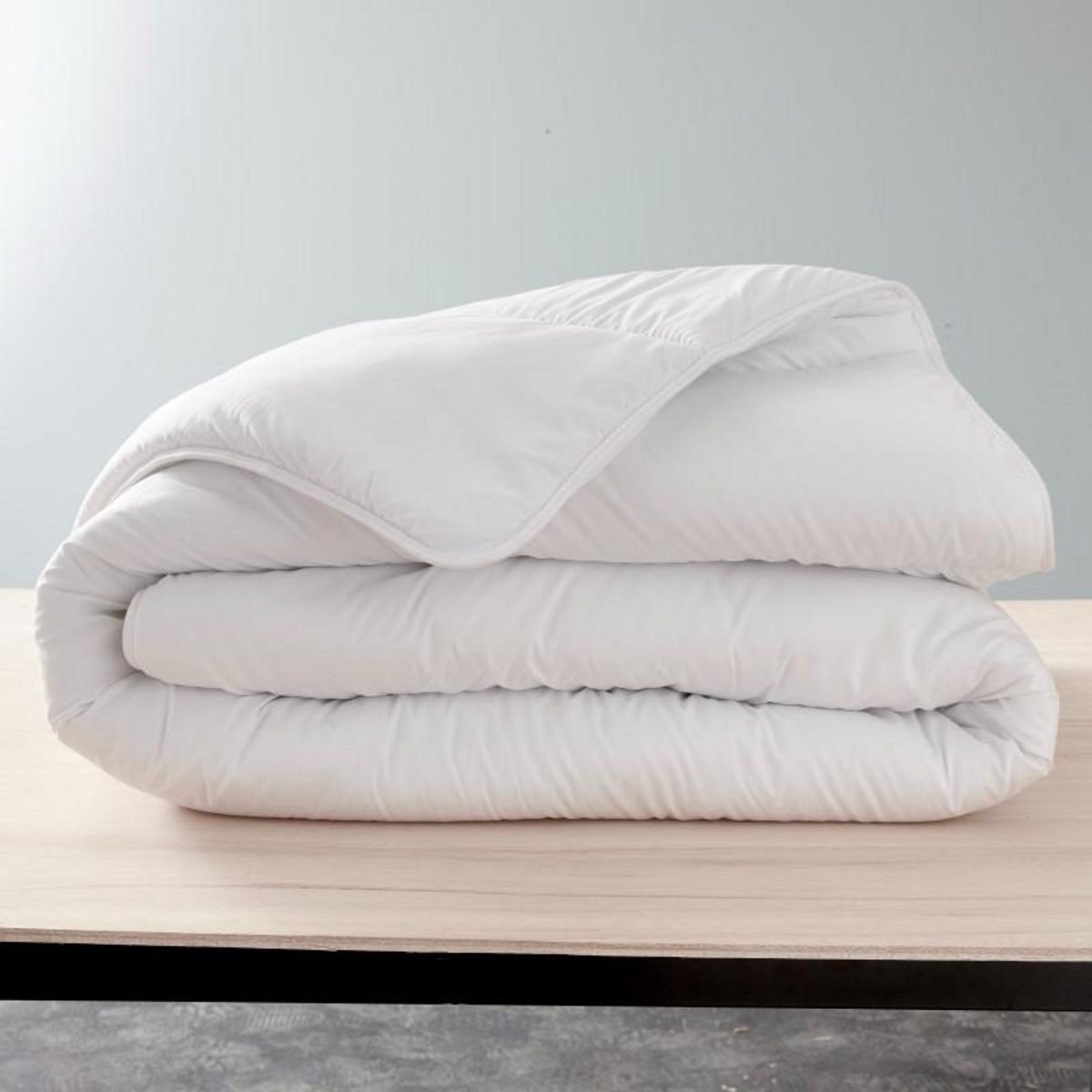 BLANREVE Pack Couette Blanrêve 240 x 220 cm + 2 Oreillers 60 x 60 + polochon 140 Gamme  Douceur  traité Anti Acarien