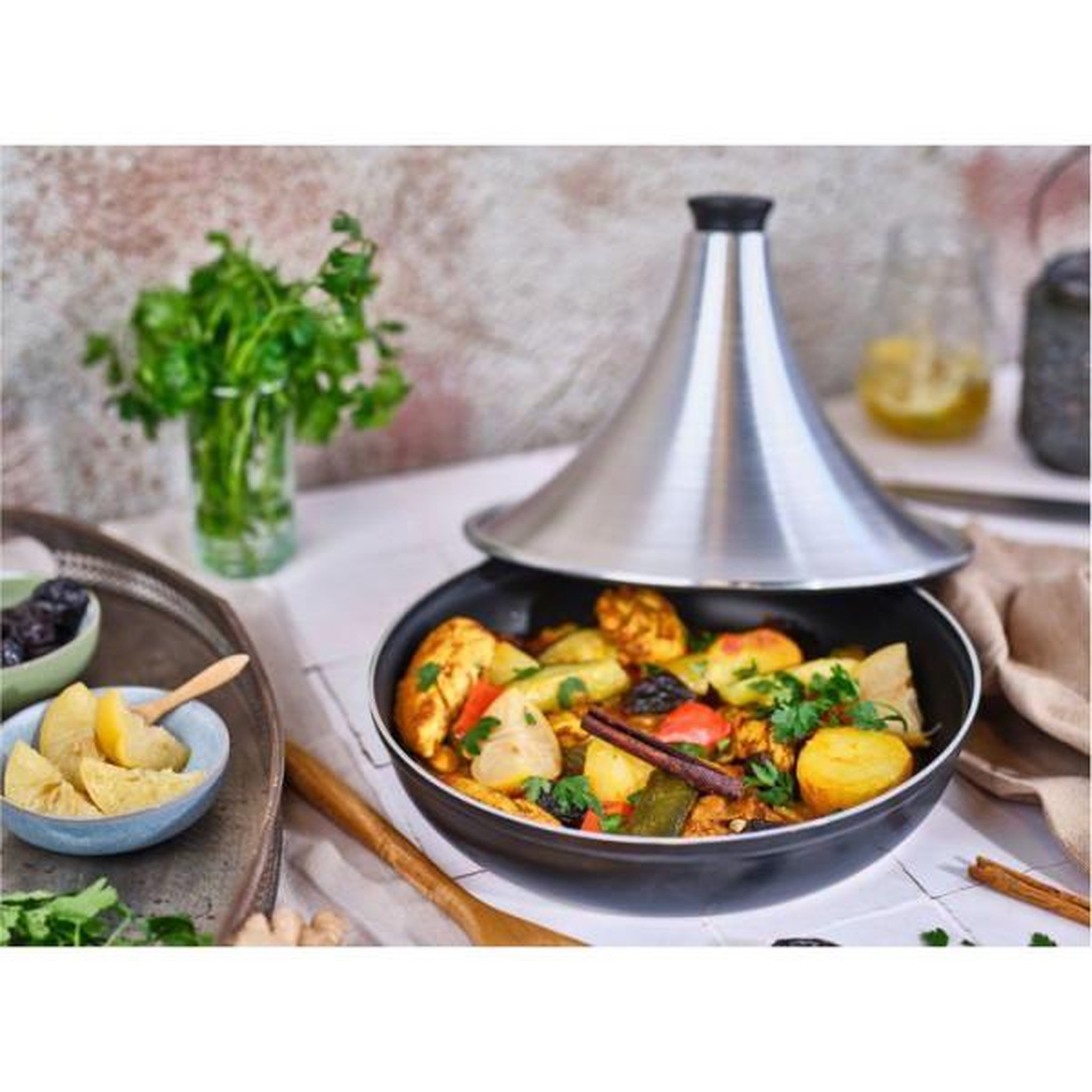 Voir la diapositive 2 : COSY & TRENDY Tajine  en aluminium - cosy & trendy - tous feux dont induction - ø 28 cm - gris / noir