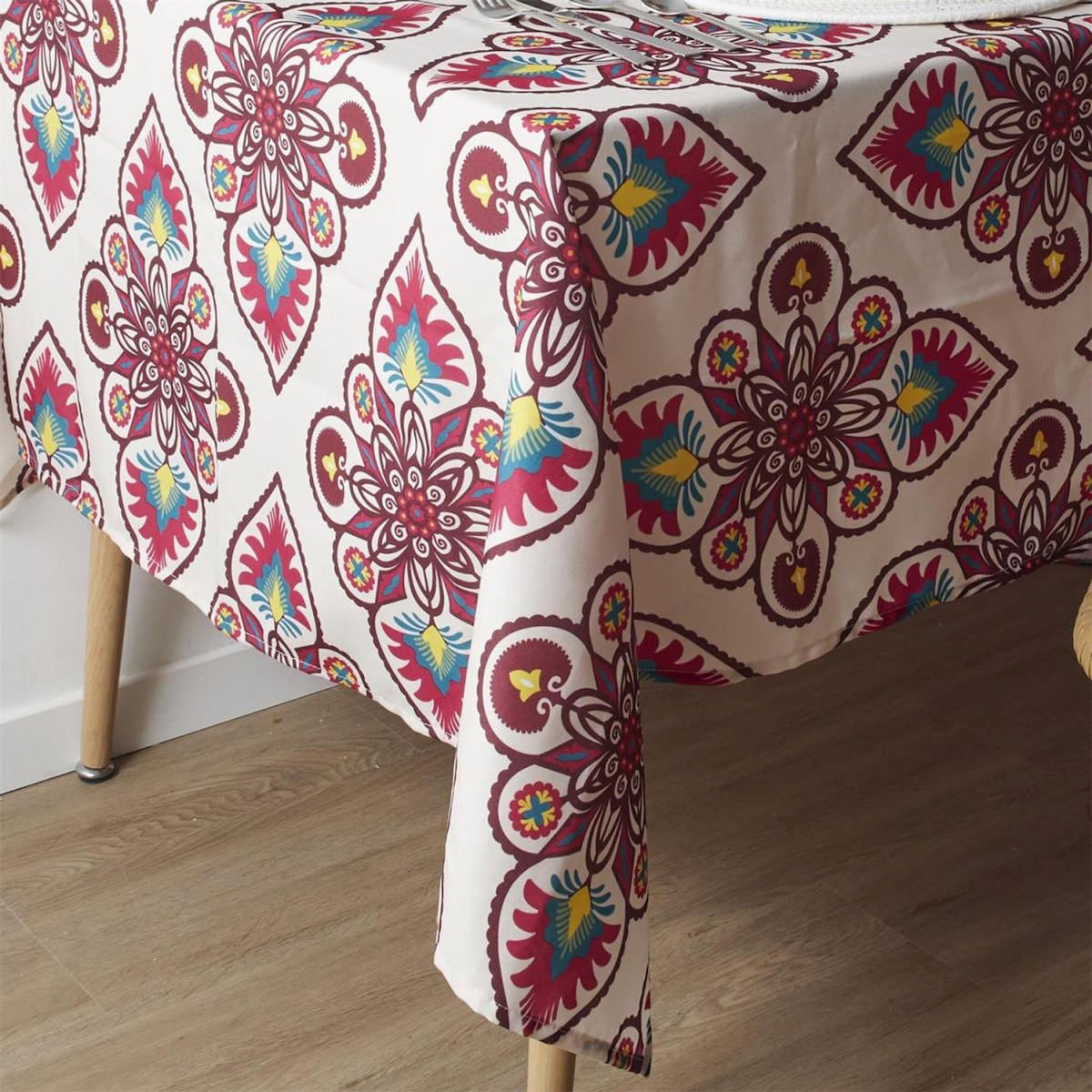 Paris Prix Nappe Antitache  Jaipur  140x240 Beige & Rouge