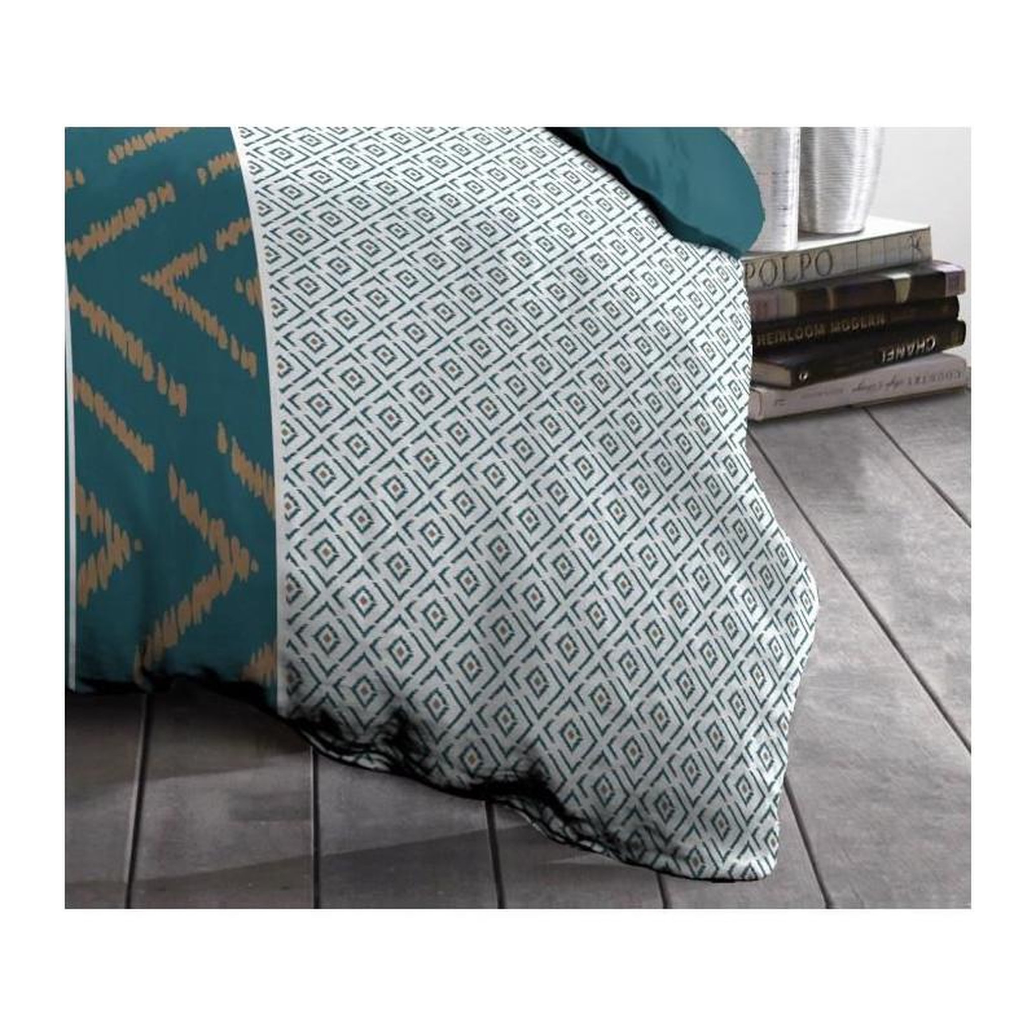 Voir la diapositive 2 : HOME LINGE PASSION Parure de couette microfibre Ethno - 1 housse de couette 140x200 cm + 1 taie d'oreiller 63x63 cm - Bleu canard - HOME LINGE PASS