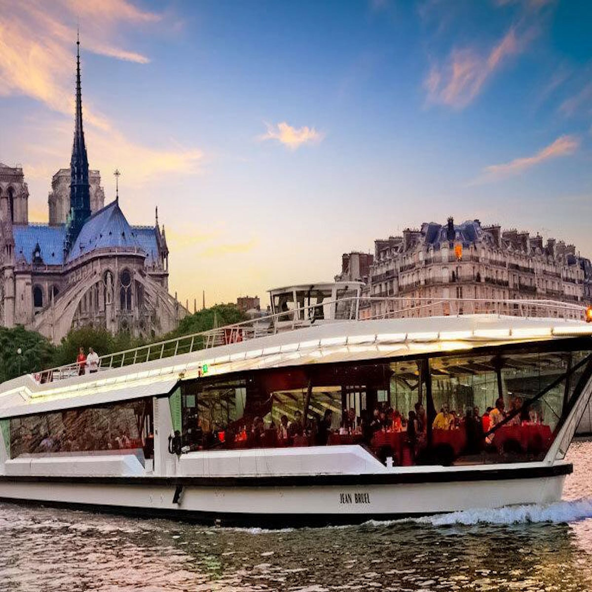 Smartbox Croisière sur la Seine en bateau-mouche pour 2 adultes - Coffret Cadeau Sport & Aventure
