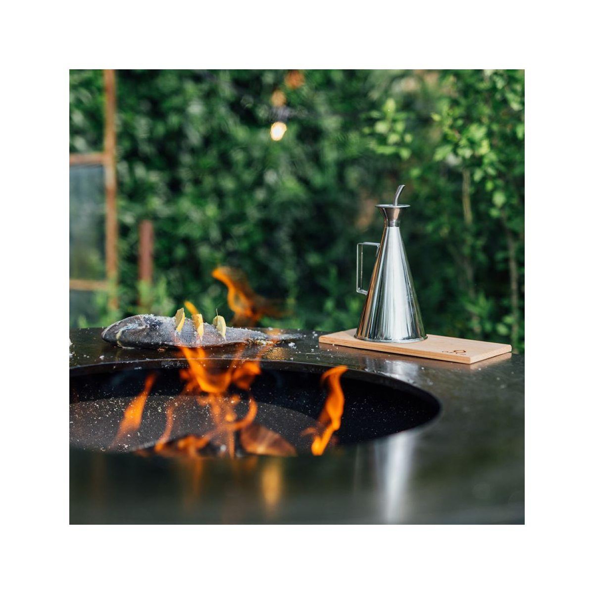 Voir la diapositive 3 : OFYR Huile protectrice barbecue oil can oa-oc