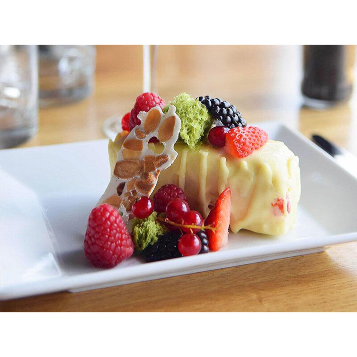 Smartbox Croisière romantique sur la Garonne avec déjeuner à bord d'un bateau-restaurant - Coffret Cadeau Sport & Aventure