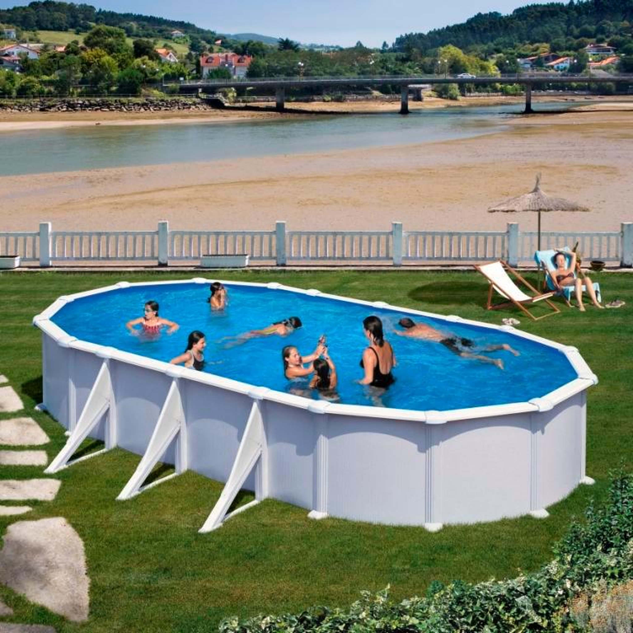 GRE Piscine hors sol acier ovale - Blanche - 8,15 x 4,90 x H 1,32 m - ATLANTIS