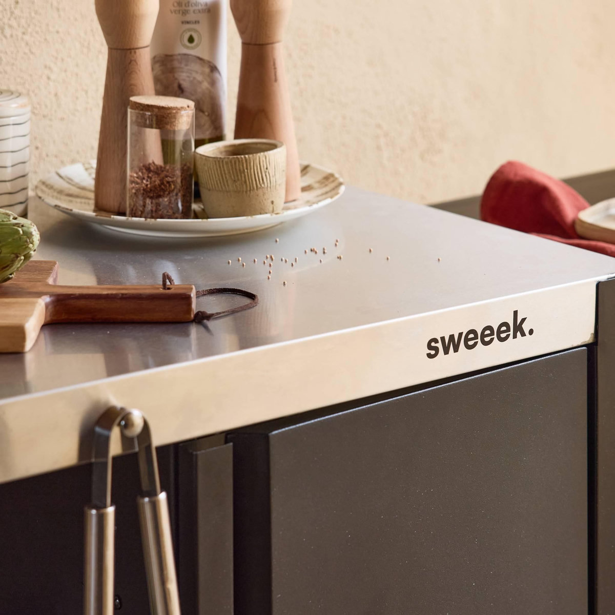 SWEEEK Desserte extérieure ANDY noire mat en acier inoxydable 94.5 cm avec tablette rabattable. L 156 x l 49.5 x H 80 cm