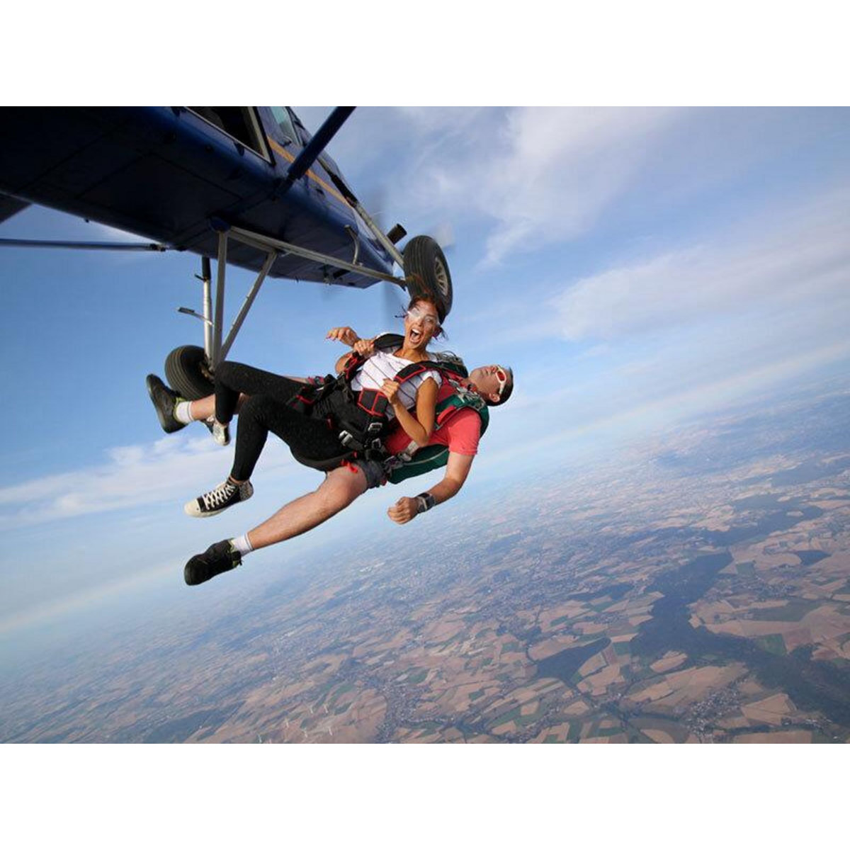 Smartbox Saut en parachute en tandem avec un moniteur près de Maubeuge - Coffret Cadeau Sport & Aventure