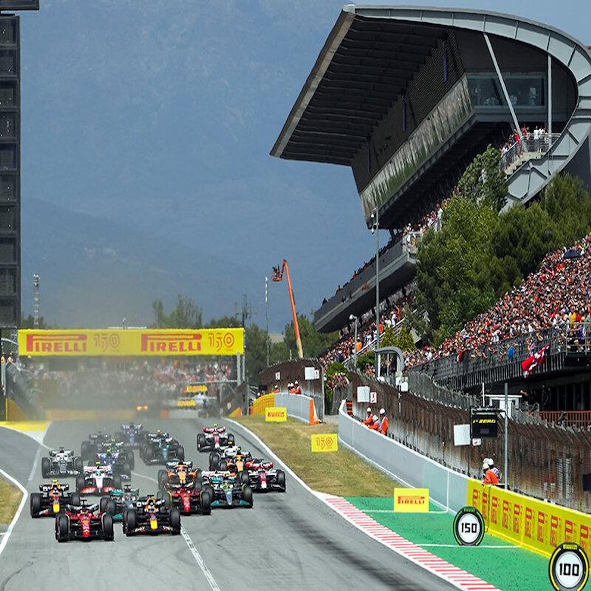 Smartbox Grand Prix F1 d'Espagne 2026 : 2 Billets pour 3 Jours et séjour 4* - Coffret Cadeau Sport & Aventure