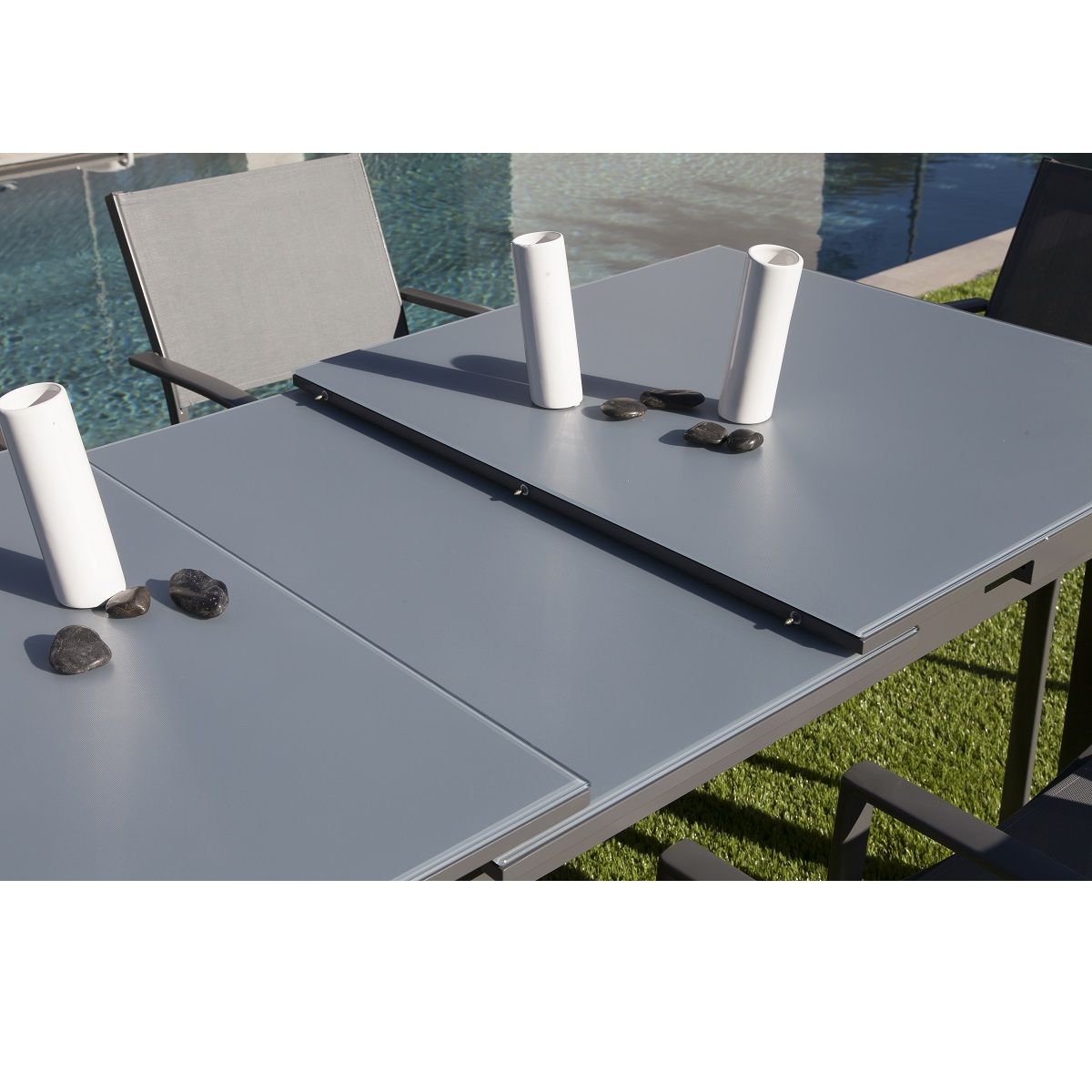 Salon de jardin 6 personnes CAMELIA + parasol + housse