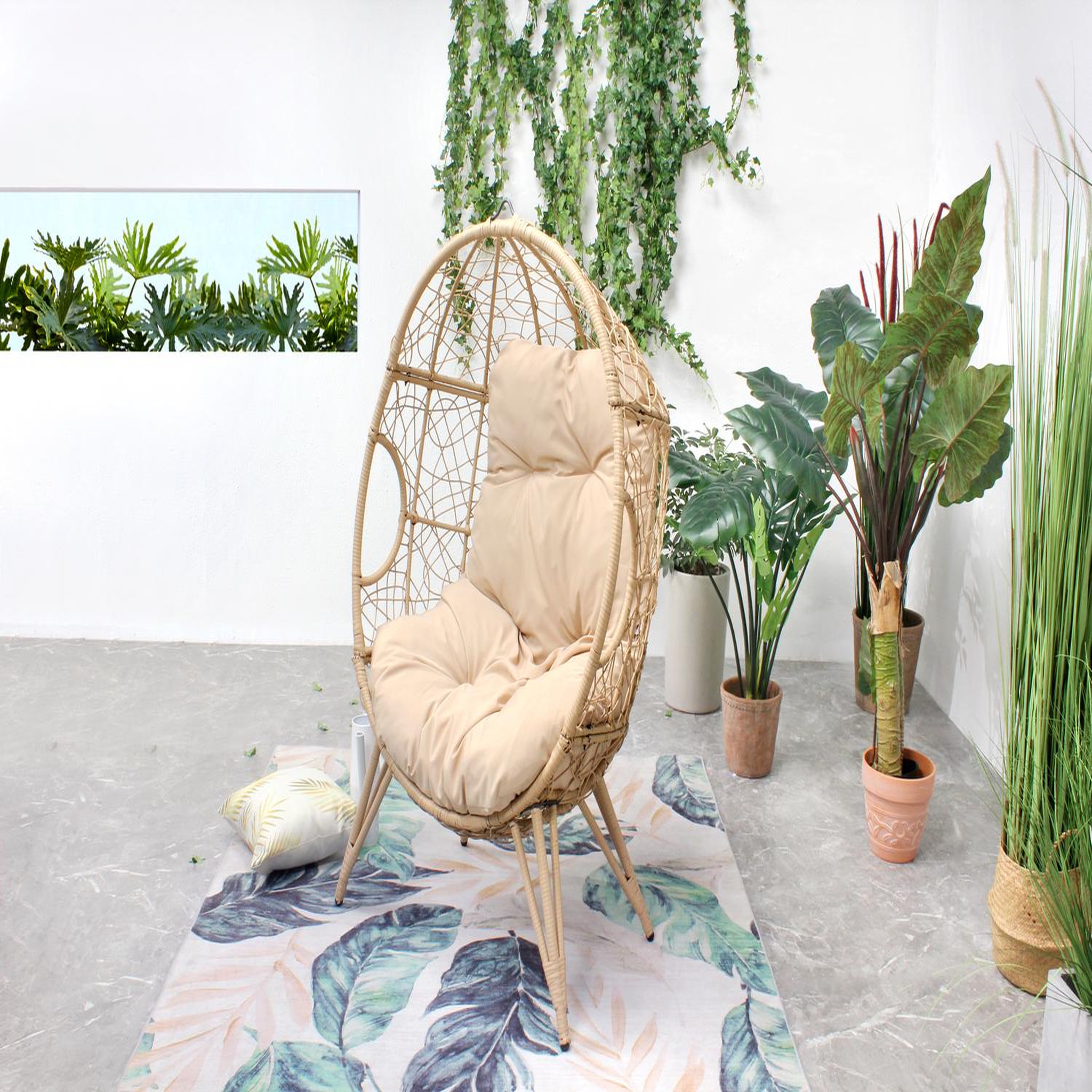 Voir la diapositive 2 : CONCEPT USINE Fauteuil œuf sur pied en résine beige effet rotin JANE