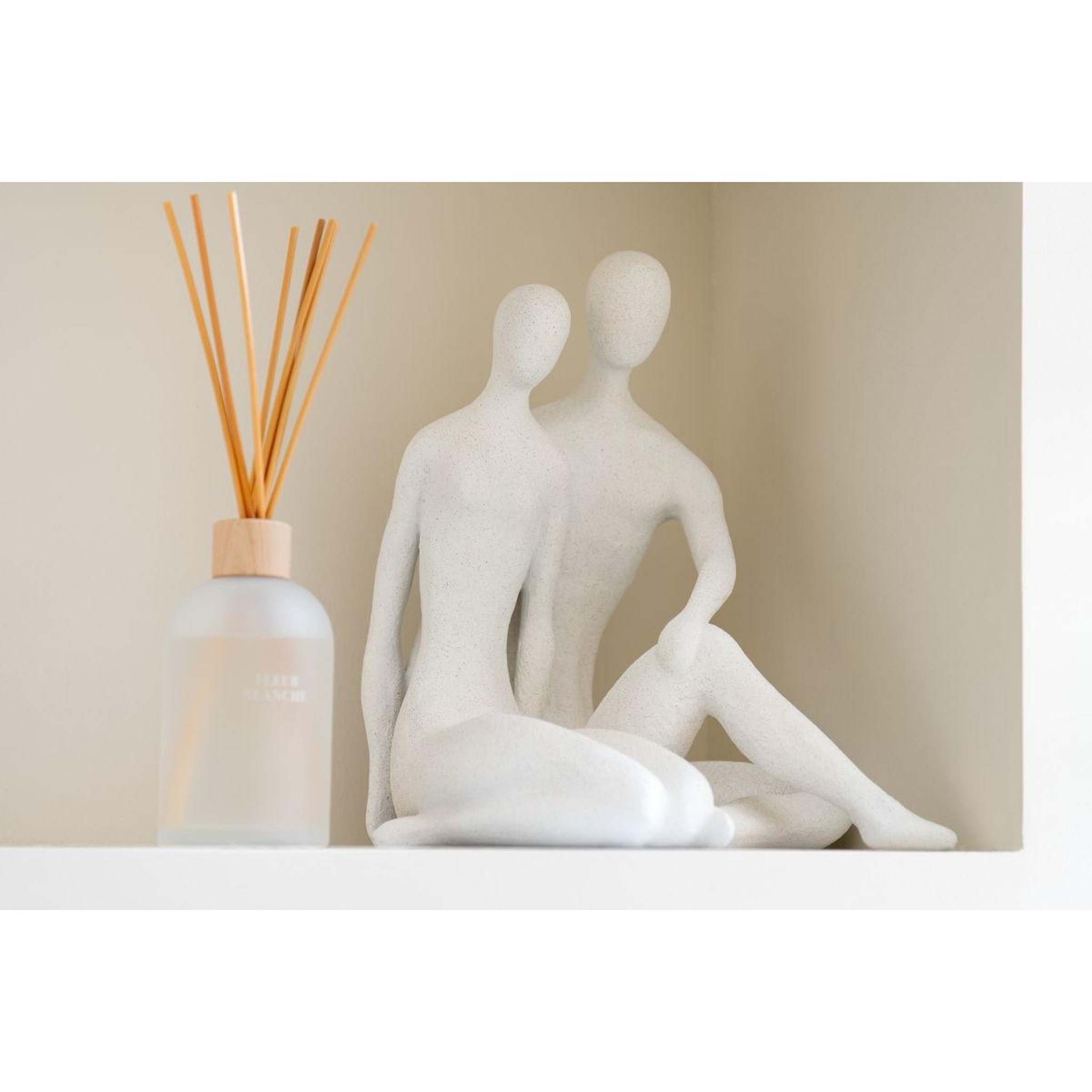 Voir la diapositive 5 : J-LINE Statuette couple assis  moderne  35cm blanc