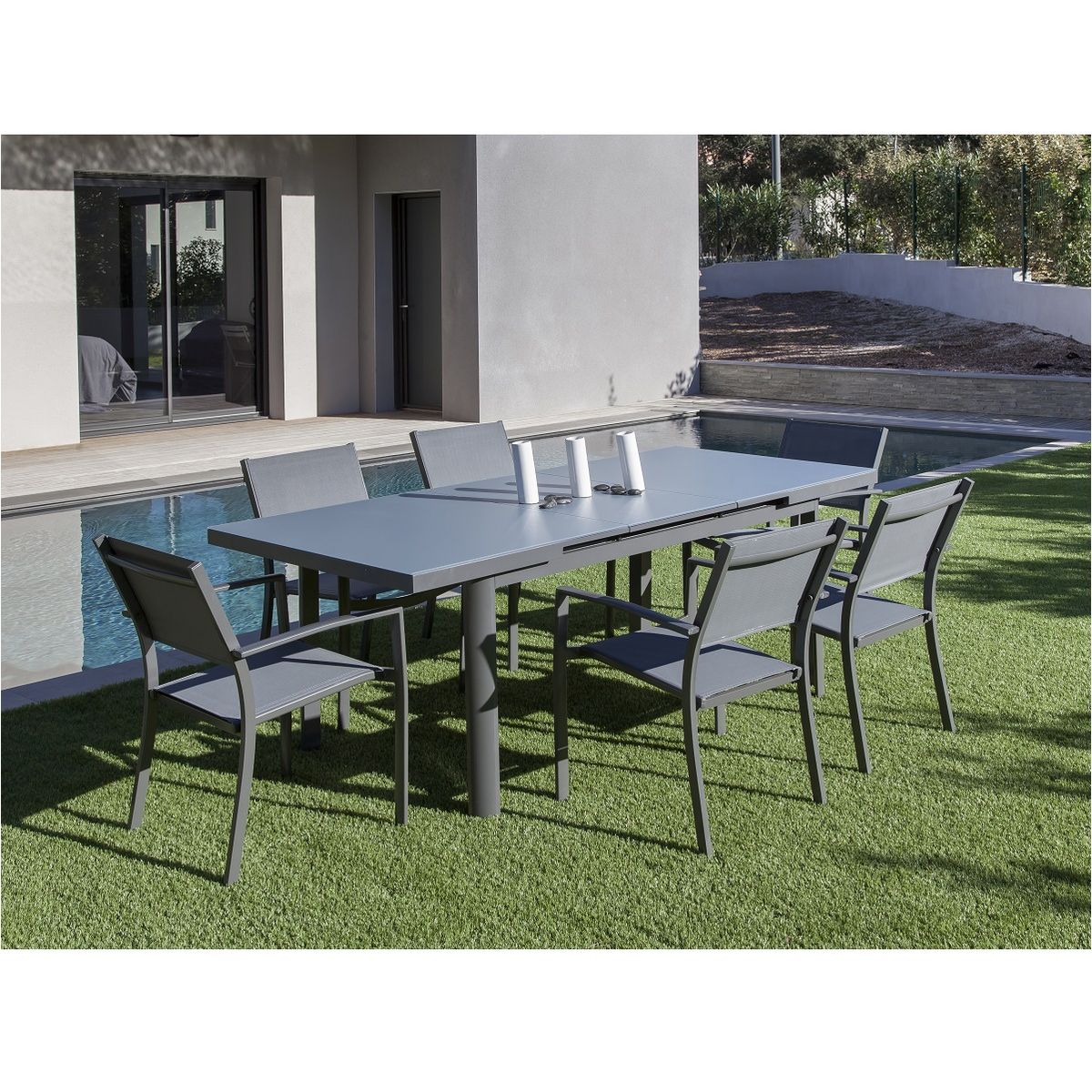 Salon de jardin 6 personnes CAMELIA + parasol + housse