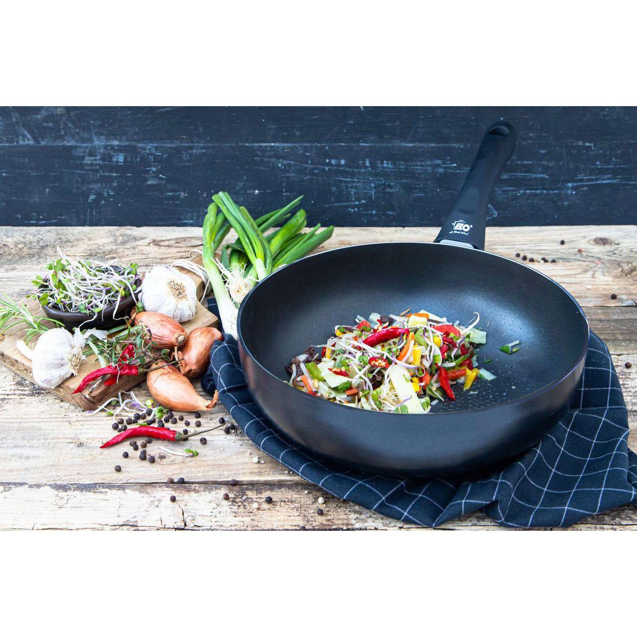 Voir la diapositive 2 : ELO Set de 2 woks de cuisine 20 cm et 28 cm avec fond en nid d'abeille et doseur d'huile Elo Smart Life