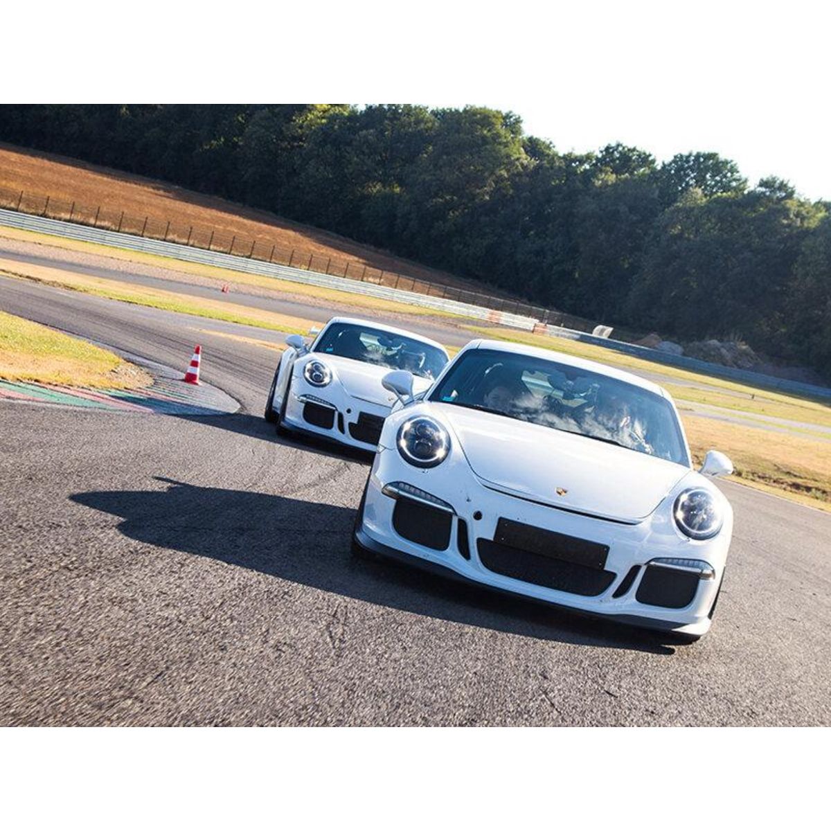 Smartbox Stage de pilotage : 3 à 4 tours au volant d'une voiture de course sur le circuit de Bresse - Coffret Cadeau Sport & Aventure