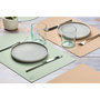 Voir la diapositive 2 : BJORN Set de table rectangovale réversible - 6 pièces - Cuir recyclé rose pâle et vert pâle