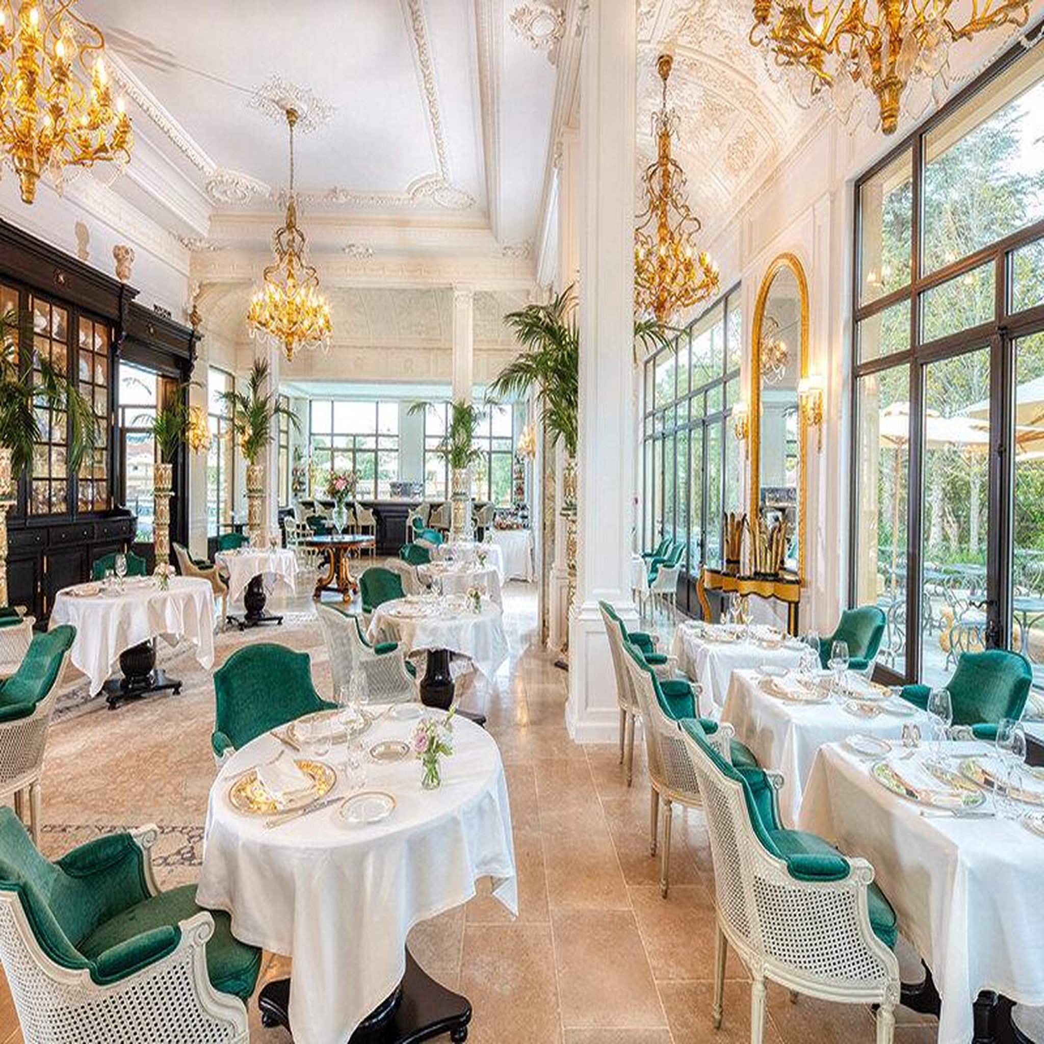 Voir la diapositive 3 : Smartbox Séjour 5* avec dîner 3 plats à aix-en-provence - coffret cadeau séjour