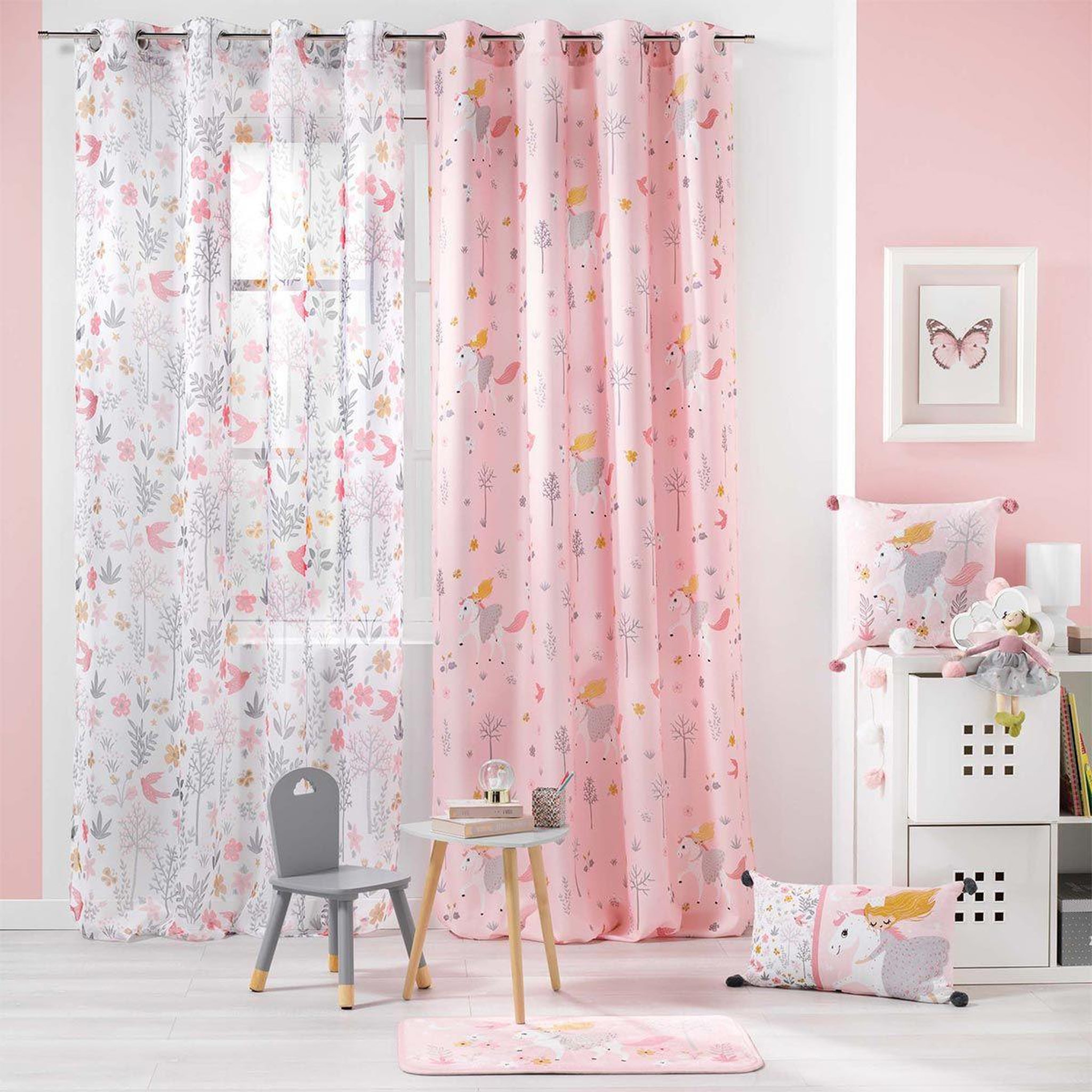 Voir la diapositive 2 : Douceur d'Intérieur Coussin enfant  fée des bois  30x50cm rose
