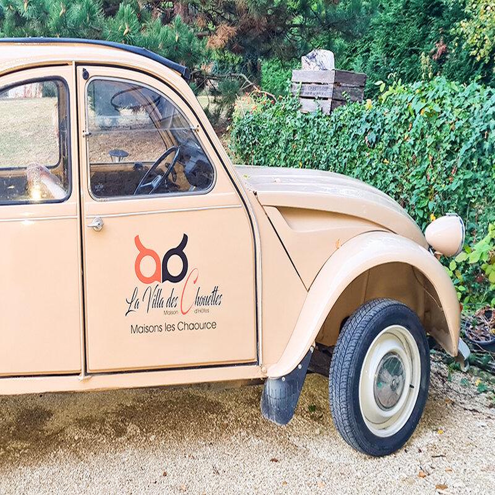Voir la diapositive 3 : Smartbox Séjour insolite près de troyes : 4 jours en roulotte et balade de 2h en citroën 2 cv - coffret cadeau séjour