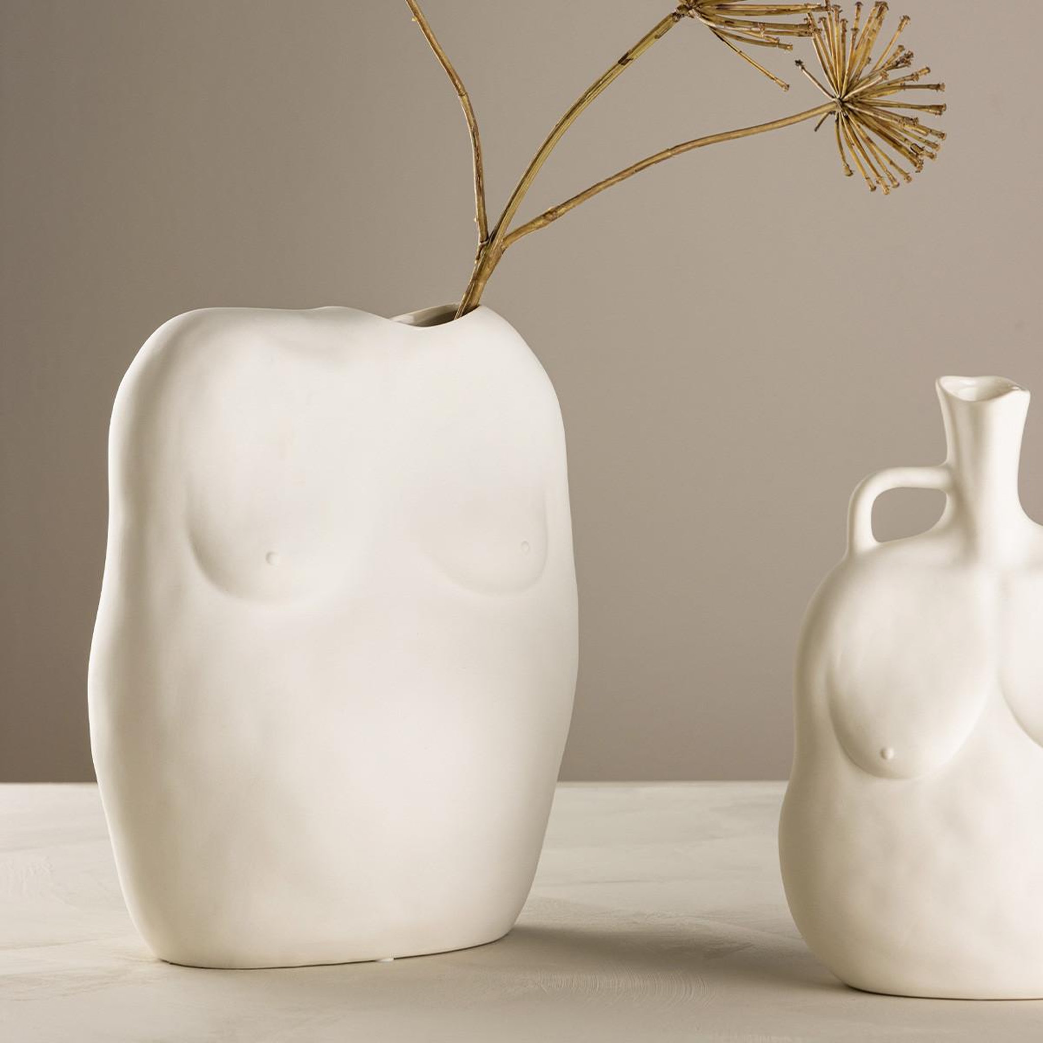 Voir la diapositive 6 : Paris Prix Vase buste en céramique  romie  28cm blanc cassé