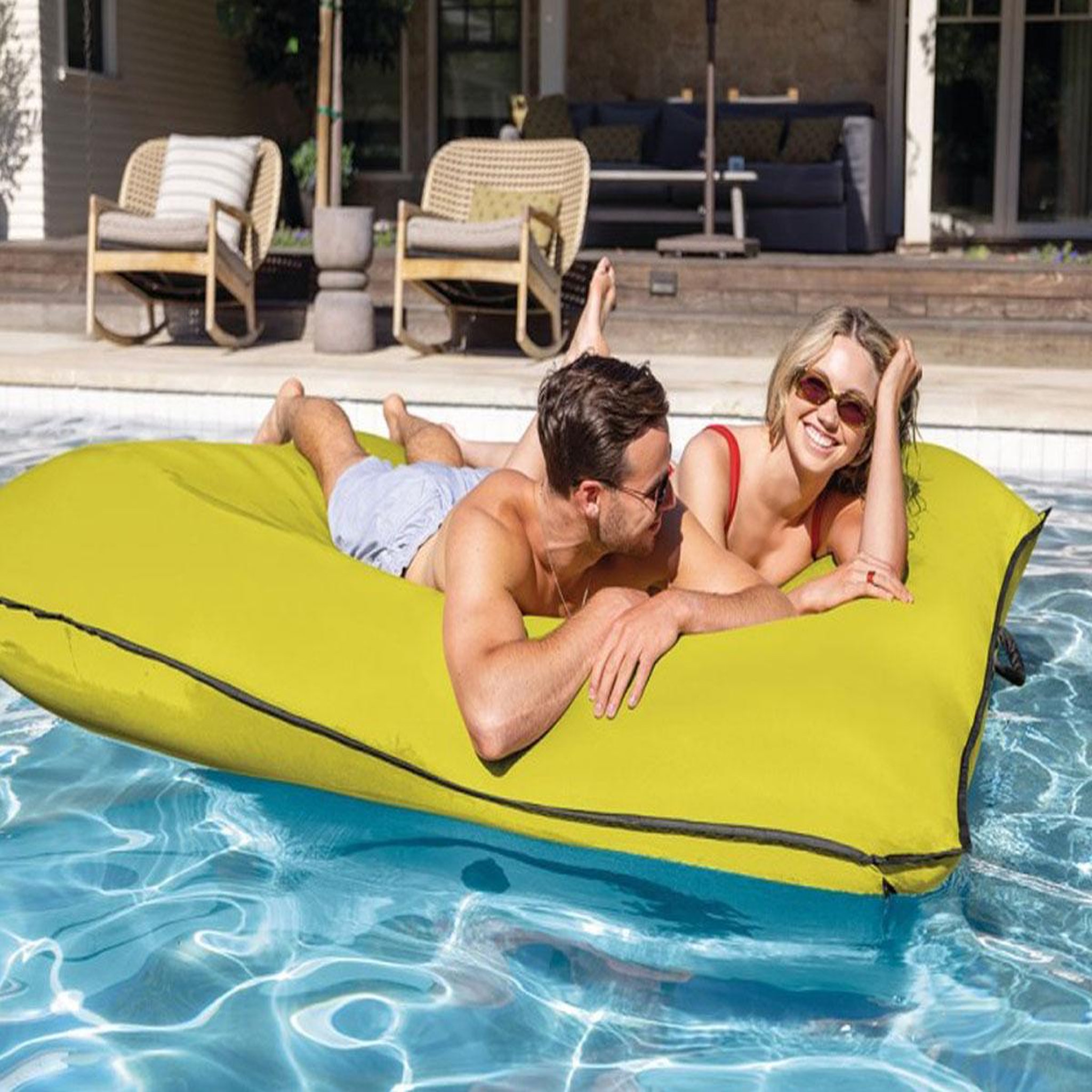 Voir la diapositive 3 : INTEX Matelas pouf géant vert - intex