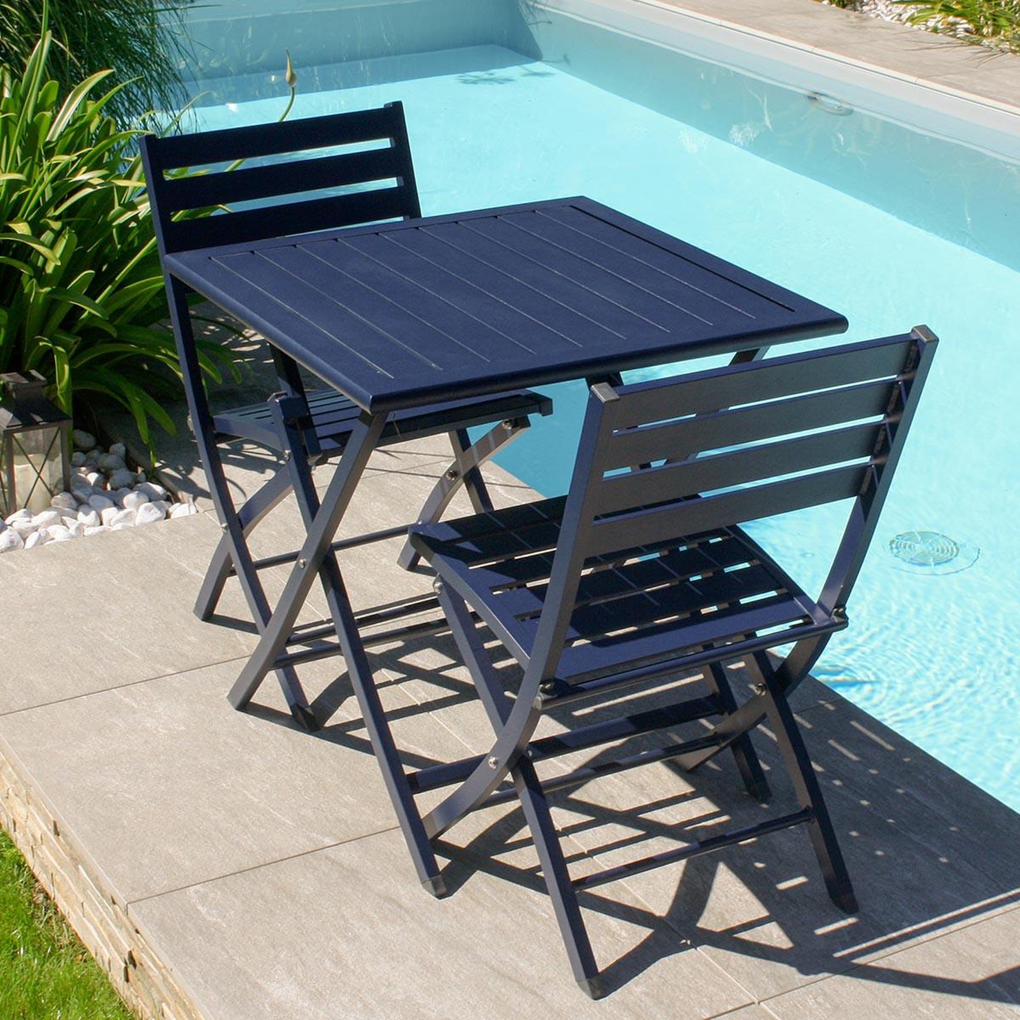 Voir la diapositive 5 : Paris Prix Ensemble table de jardin pliante & 2 chaises  marius  70cm bleu marine