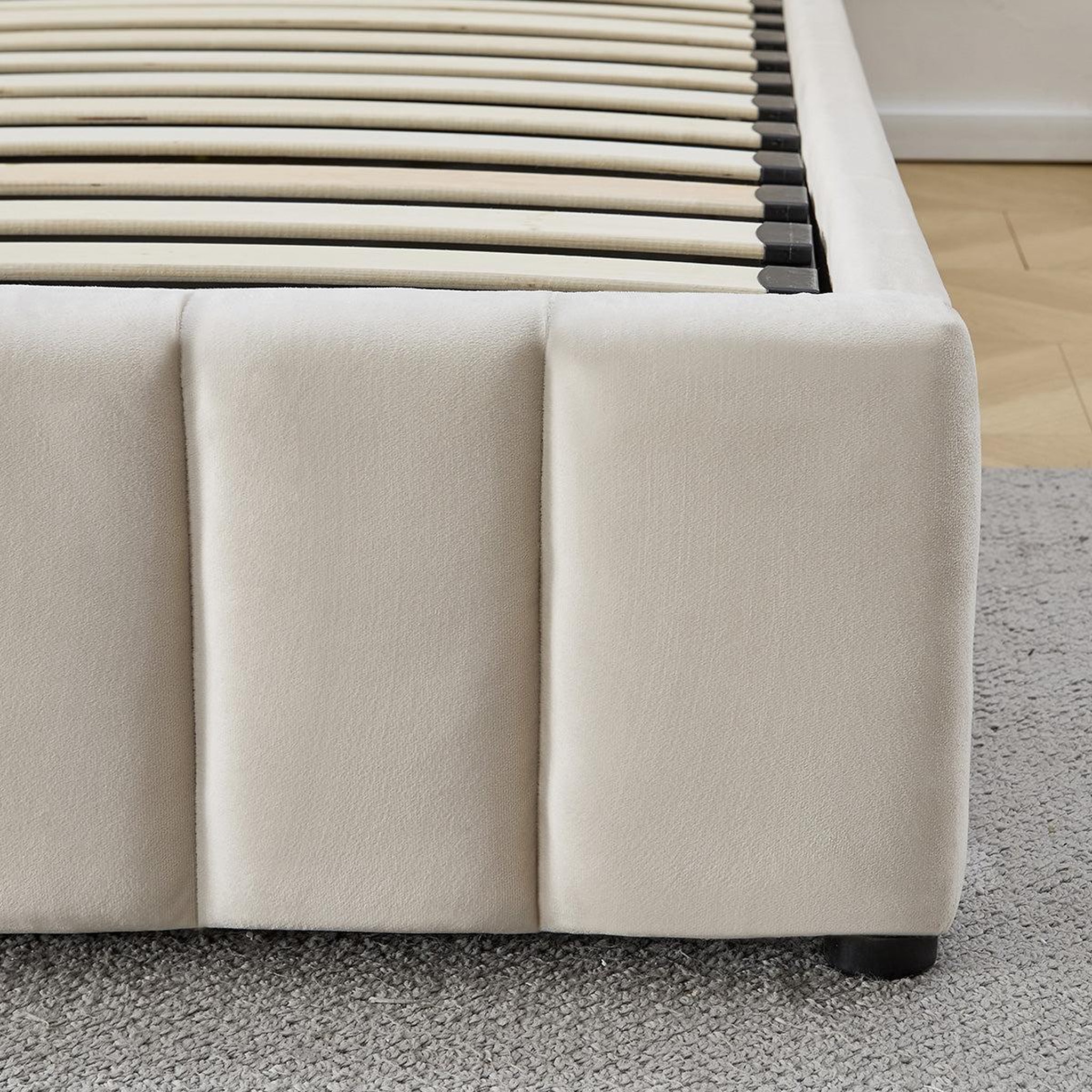 Voir la diapositive 5 : BELLECOUR Bellecour literie | lit coffre velours beige trocadero 2 places