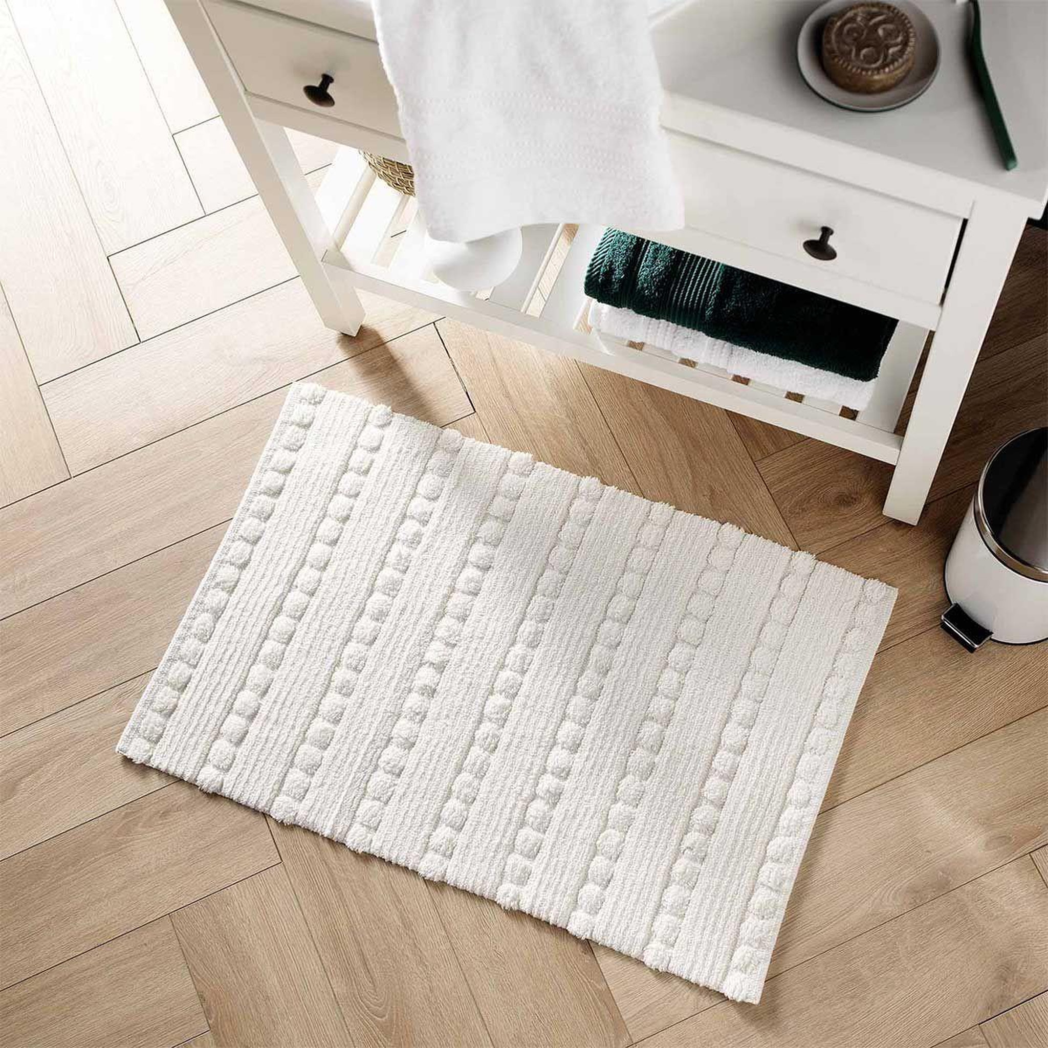 Voir la diapositive 5 : Douceur d'Intérieur Tapis de bain jacquard  cleonis  50x80cm blanc