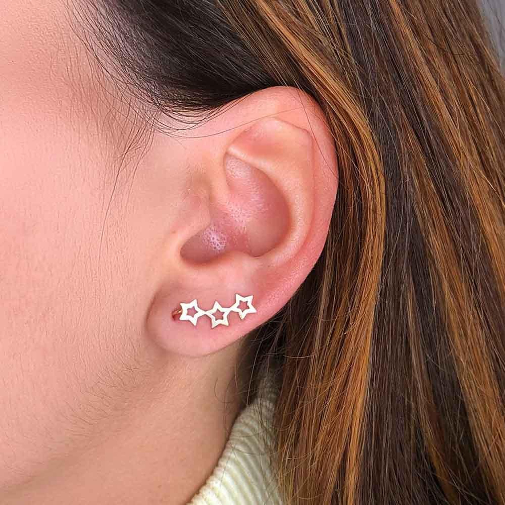 Voir la diapositive 2 : L'ATELIER D'AZUR Boucles d'Oreilles Or 18 Carats 750 Jaune - Contours Grimpeurs - Etoiles