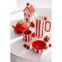 Voir la diapositive 4 : Paris Prix Théière Avec Plateau  Fraise  21cm Rouge