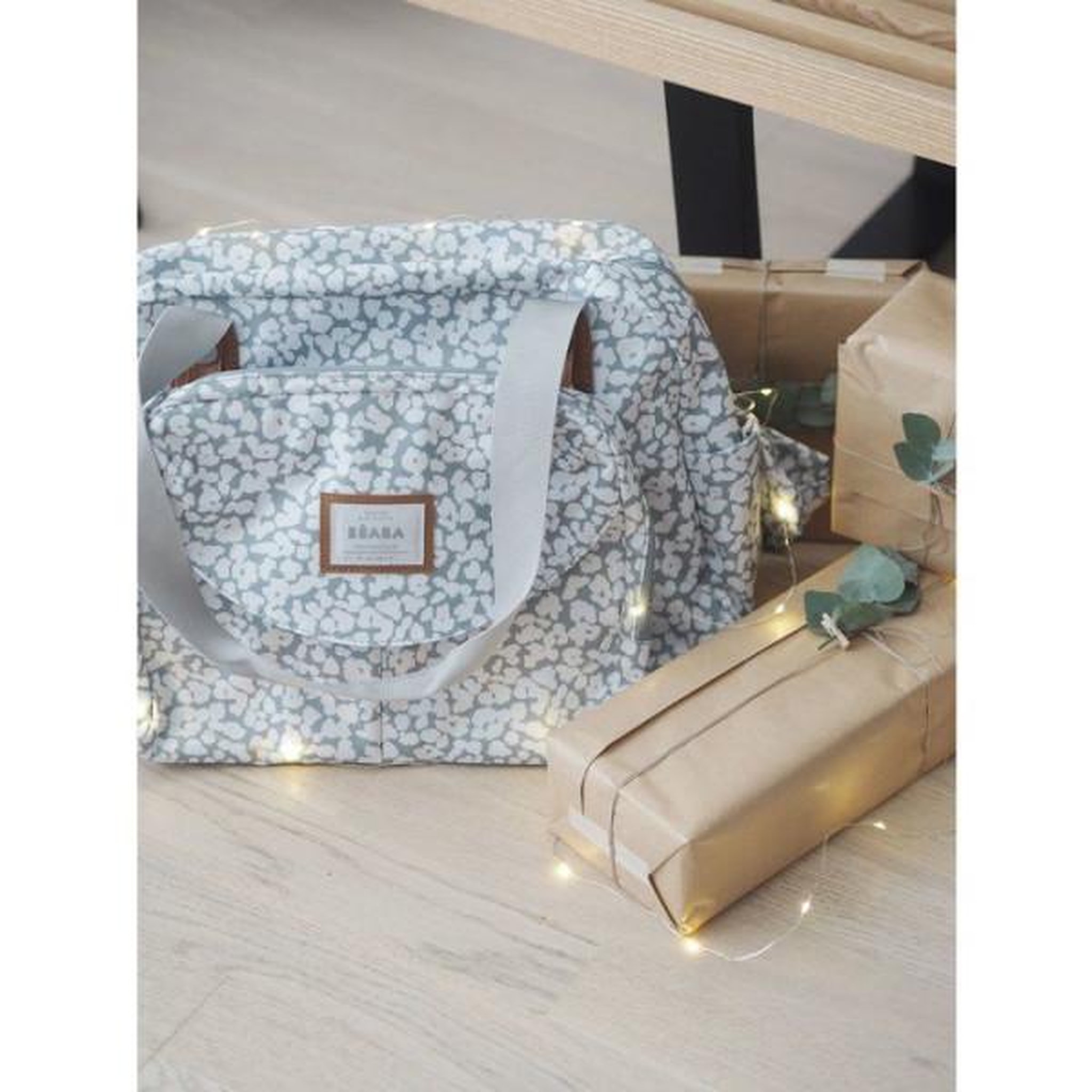 Voir la diapositive 4 : MARKET24 Sac à langer - BÉABA - Genève - cherry blossom - grande contenance - attaches poussette - accessoires inclus
