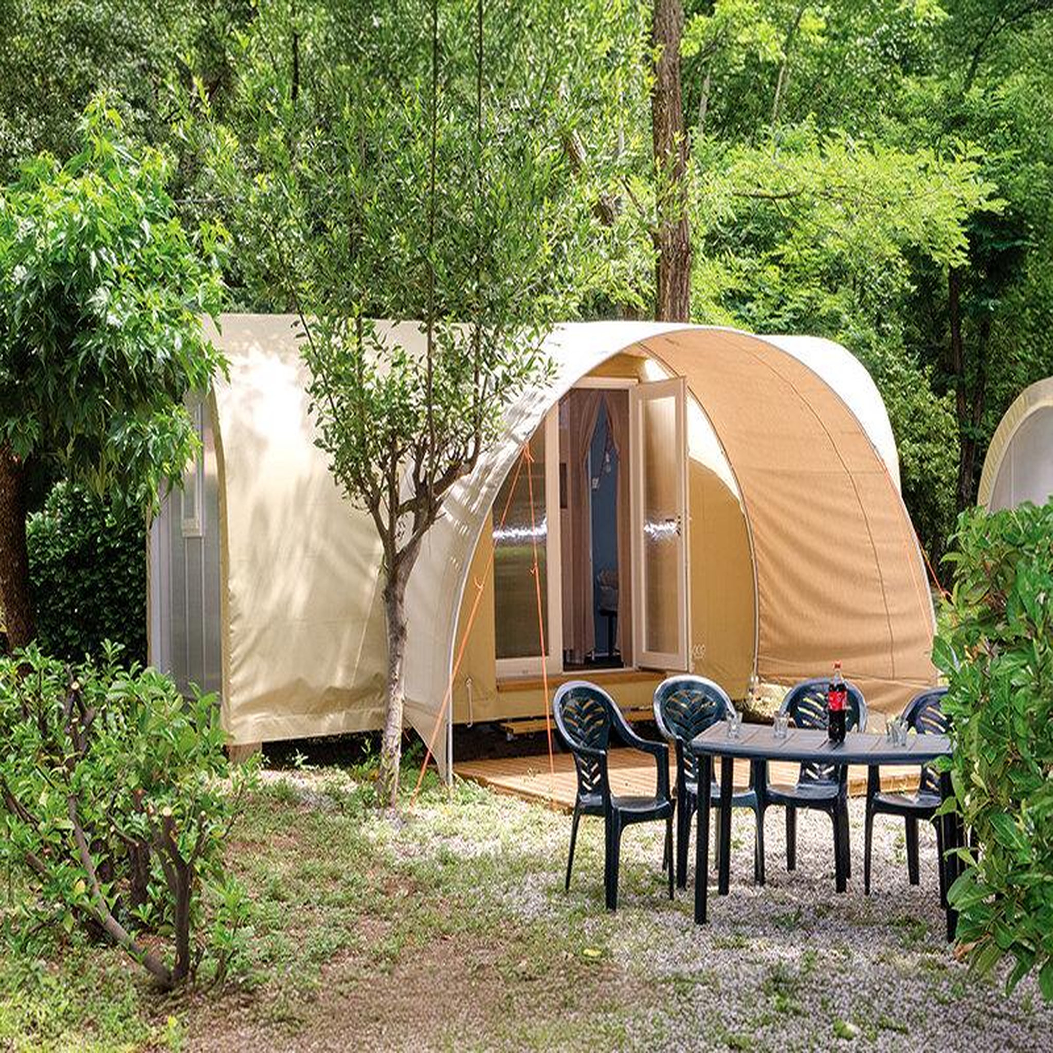 Voir la diapositive 4 : Smartbox Séjour en famille : 3 jours au camping - coffret cadeau séjour