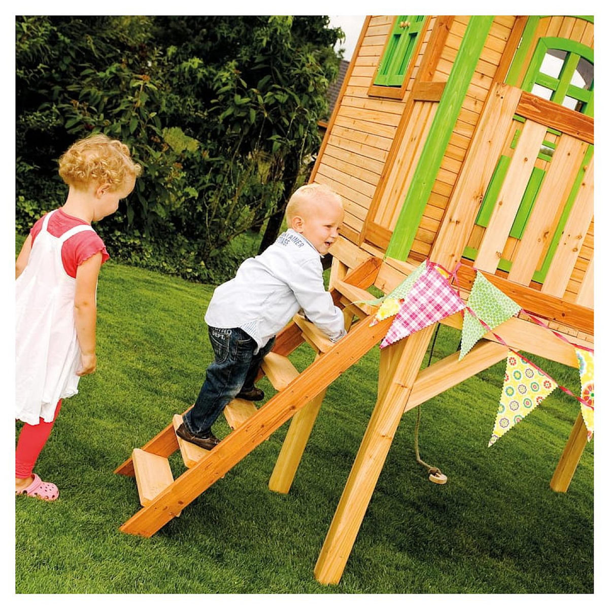 Axi House Maisonnette Laura marron-vert toboggan rouge